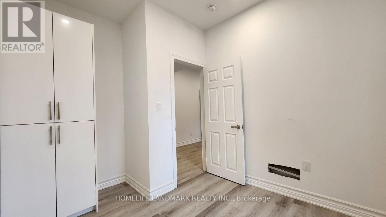 3 - 325 SIMCOE STREET SOUTH Image 3