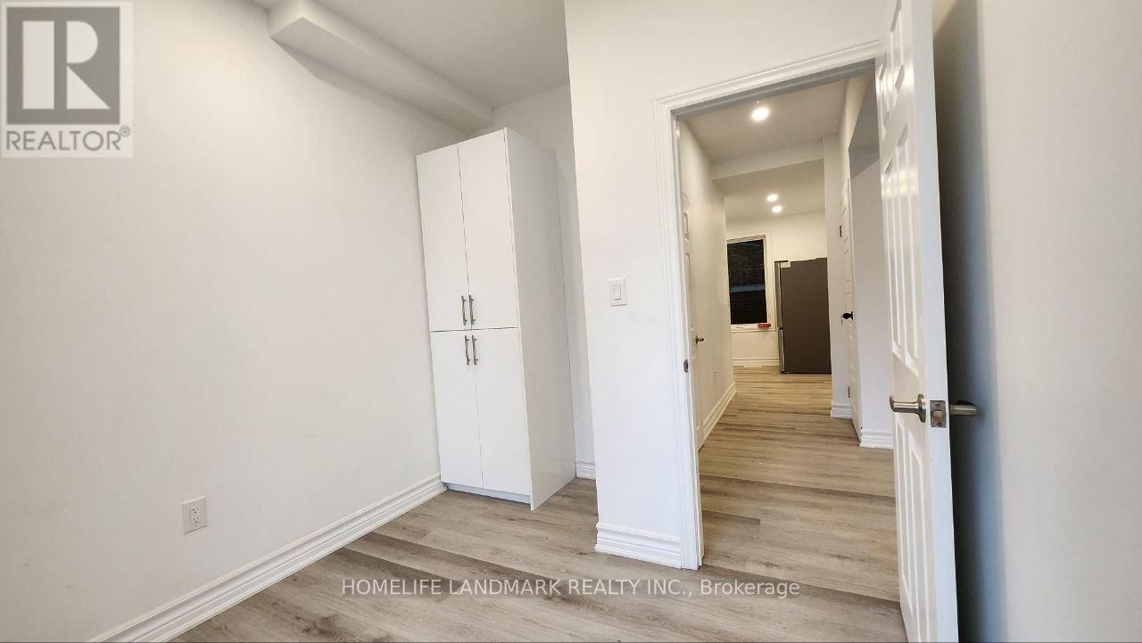 3 - 325 SIMCOE STREET SOUTH Image 4