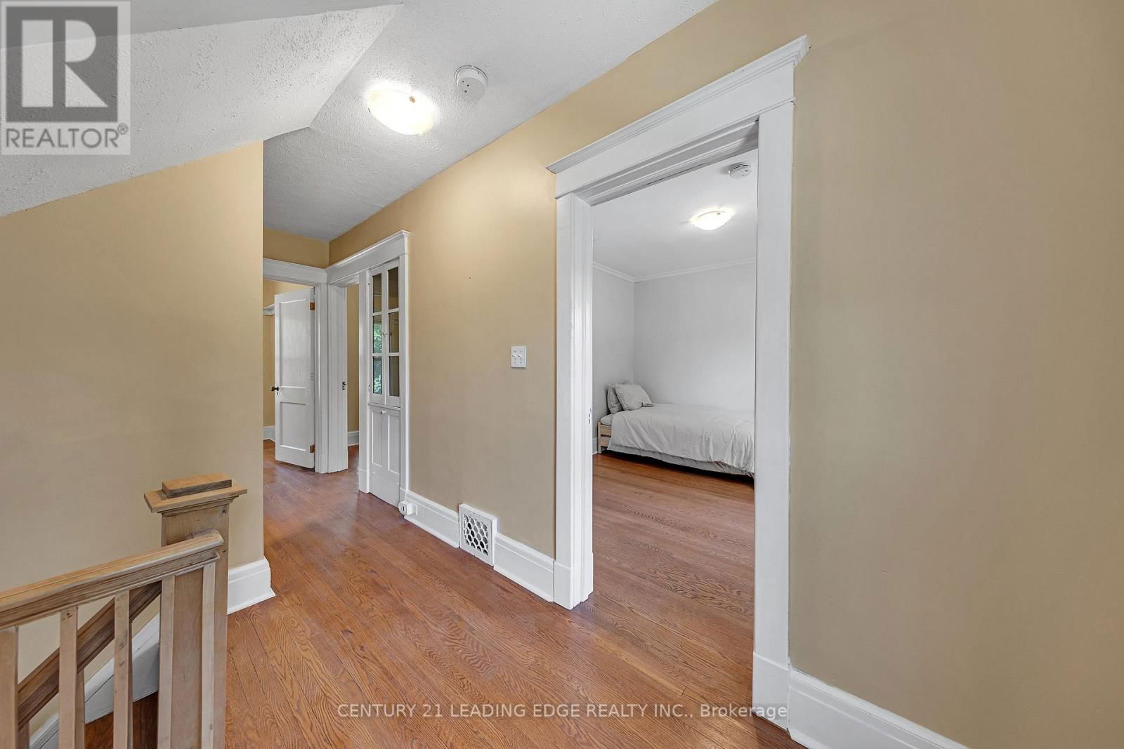 75 OSHAWA BOULEVARD NORTH Image 11
