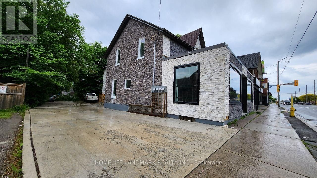 C2 - 325 SIMCOE STREET SOUTH Image 3