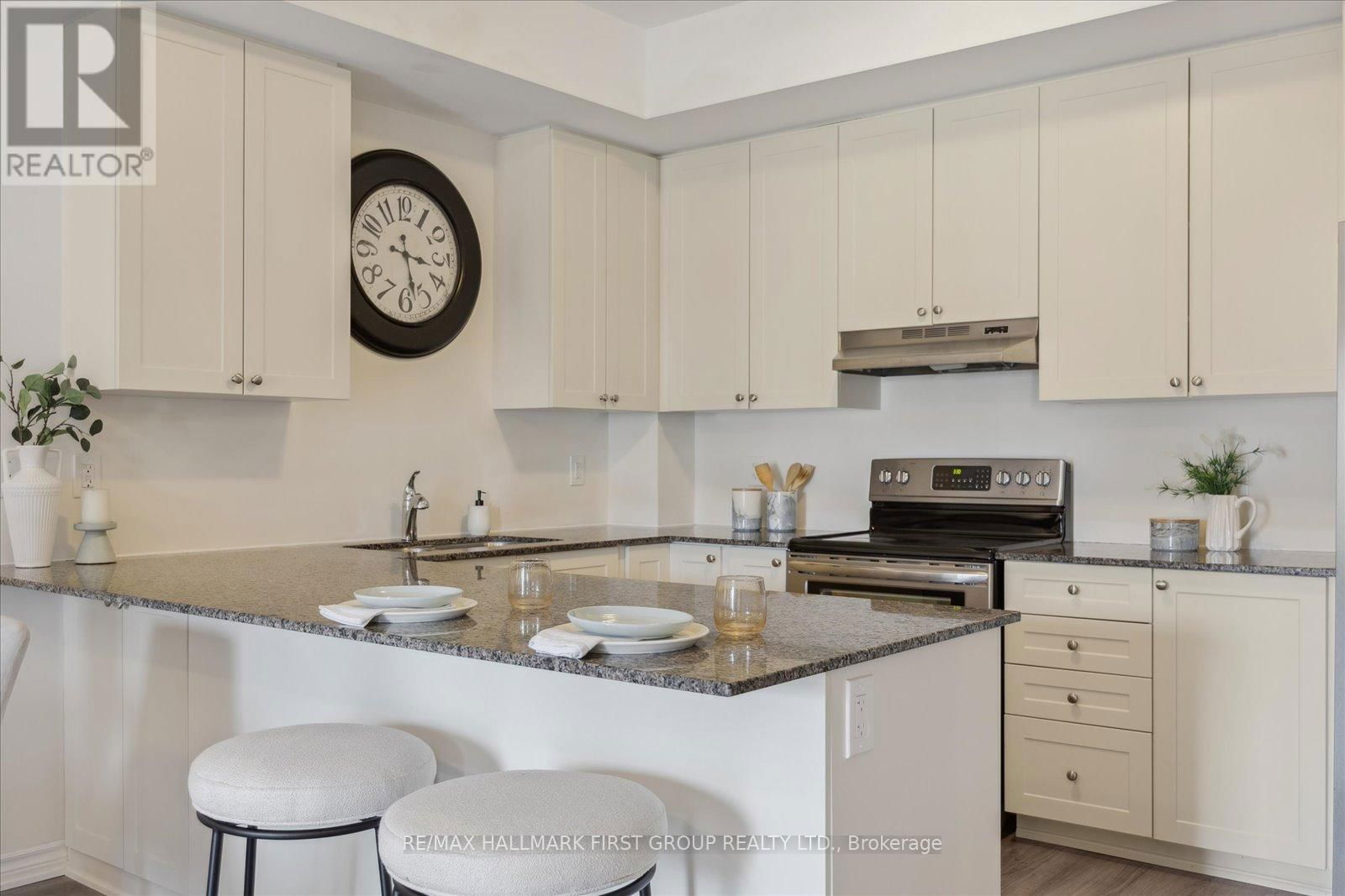 402 - 670 GORDON STREET Image 11