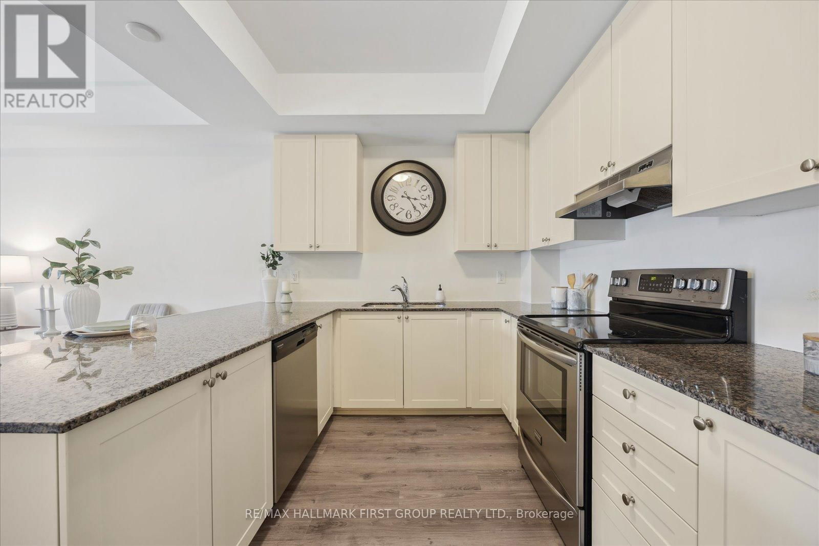 402 - 670 GORDON STREET Image 12