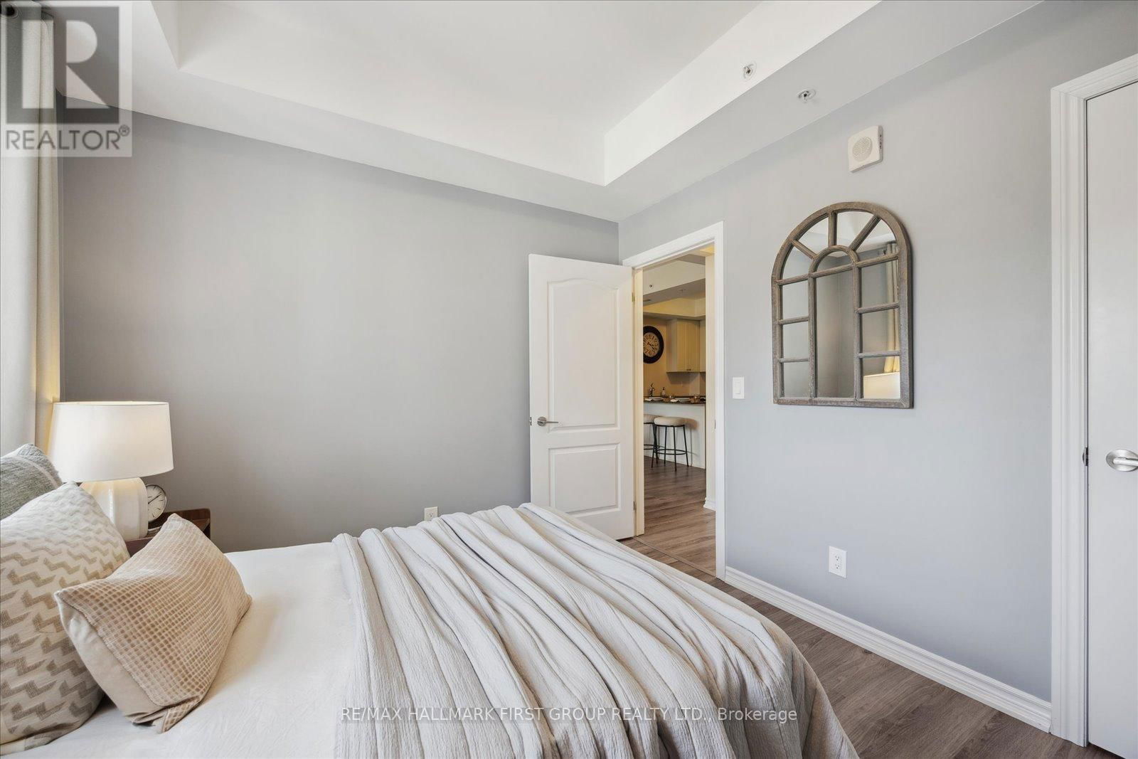 402 - 670 GORDON STREET Image 15