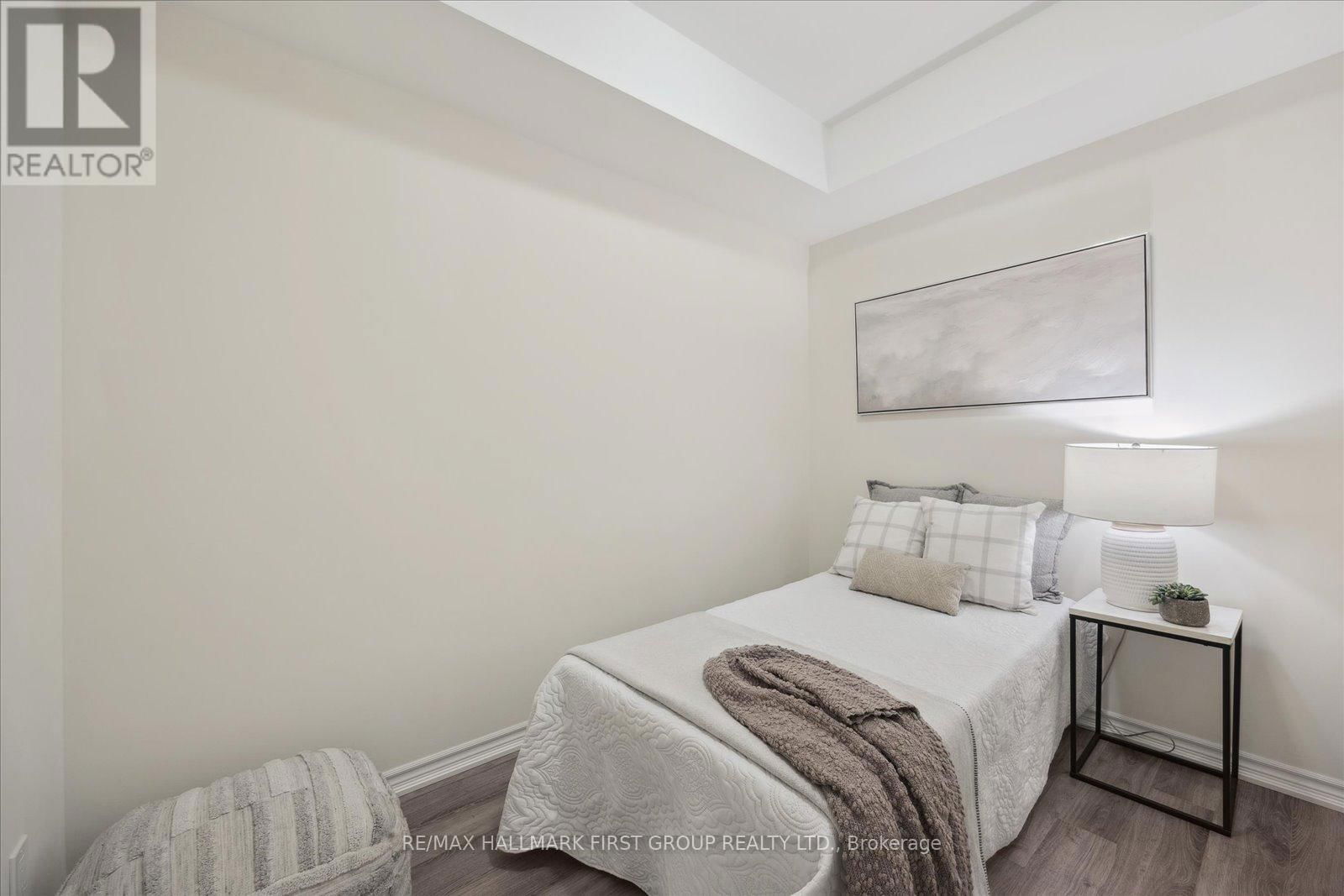 402 - 670 GORDON STREET Image 17
