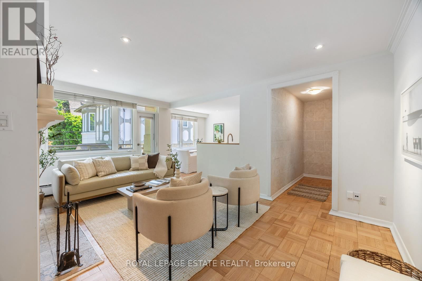4 - 21 BENLAMOND AVENUE Image 12