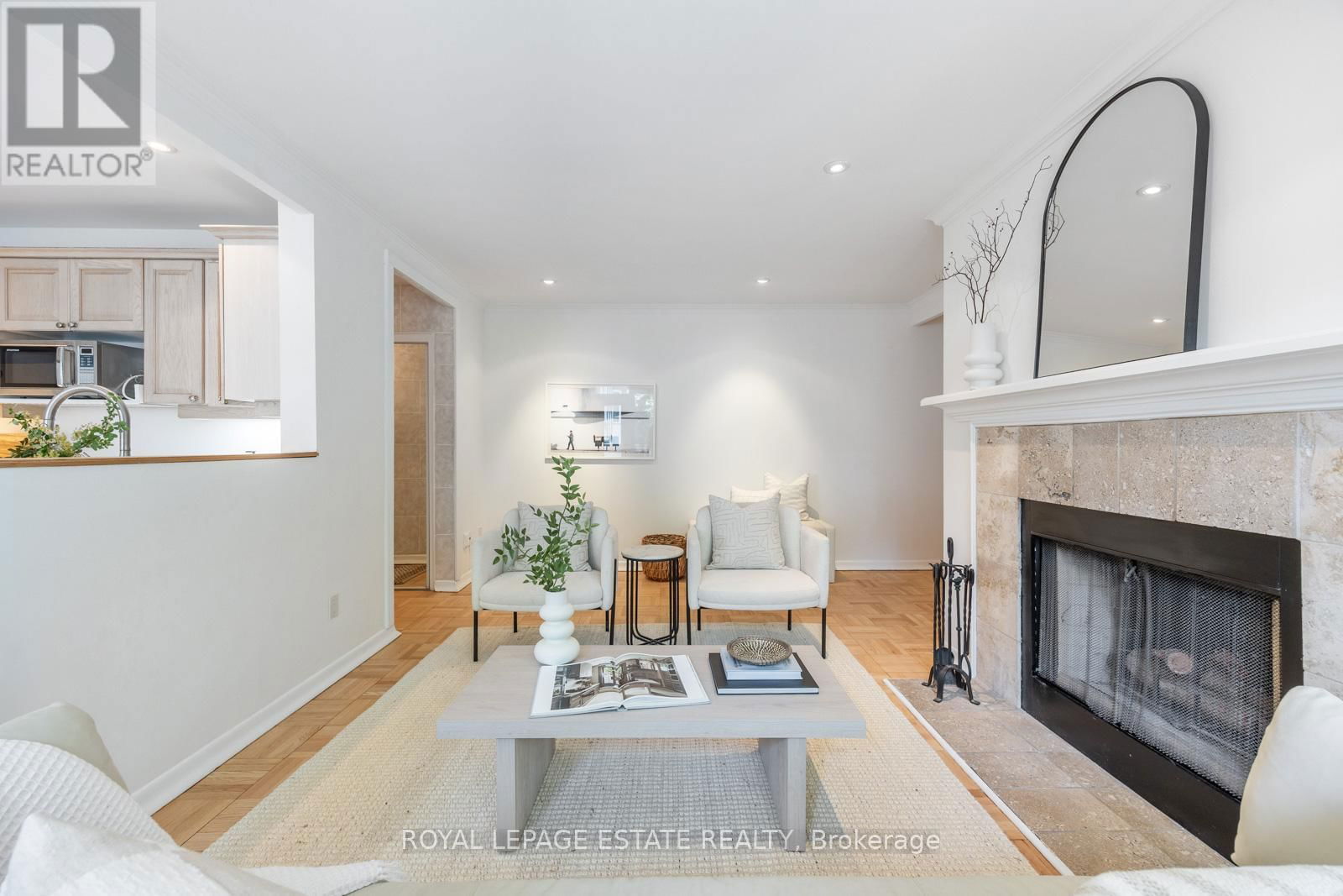 4 - 21 BENLAMOND AVENUE Image 15