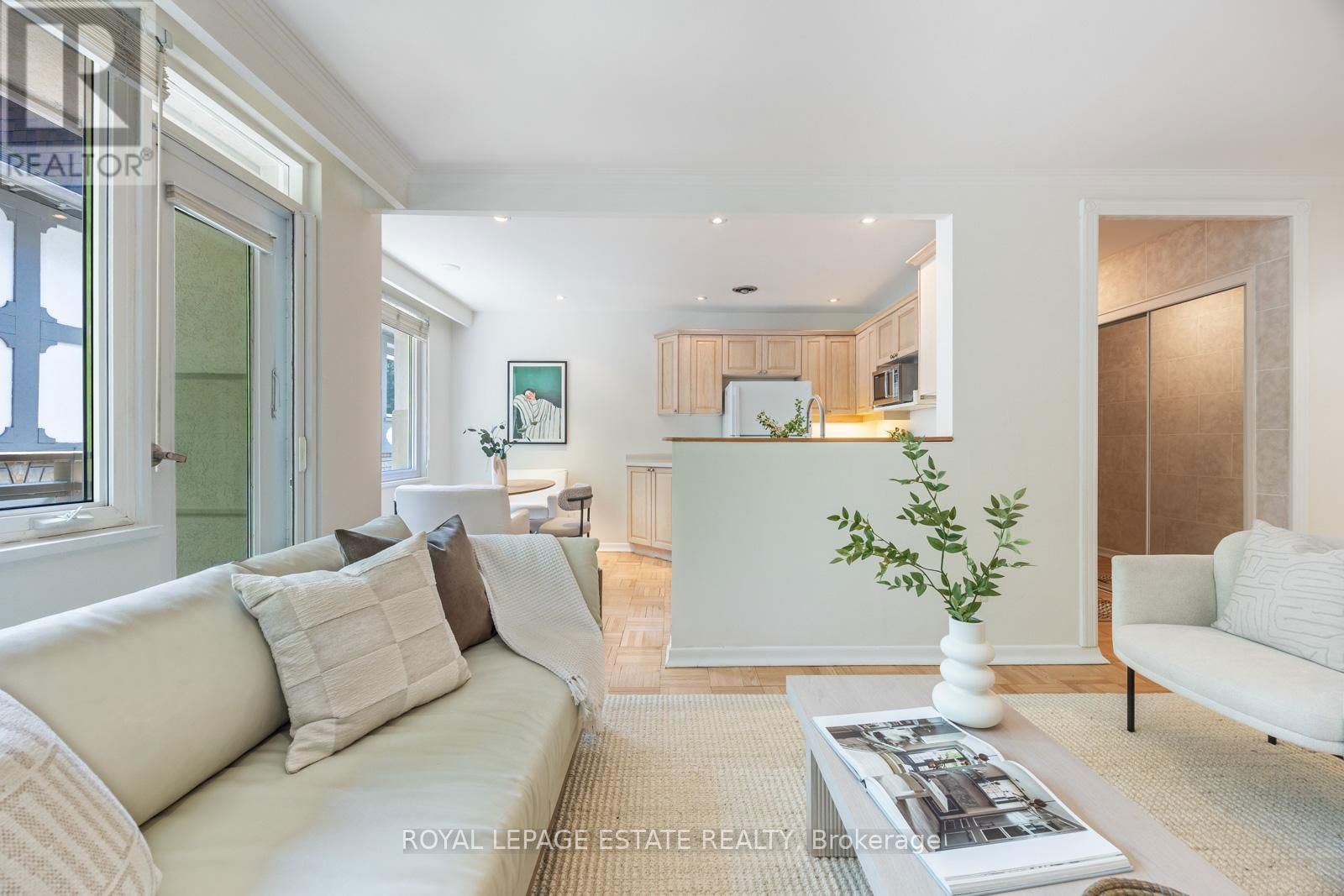 4 - 21 BENLAMOND AVENUE Image 18
