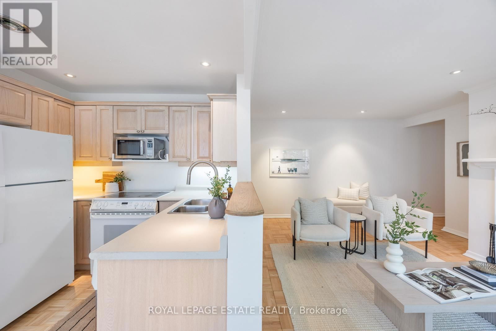 4 - 21 BENLAMOND AVENUE Image 24