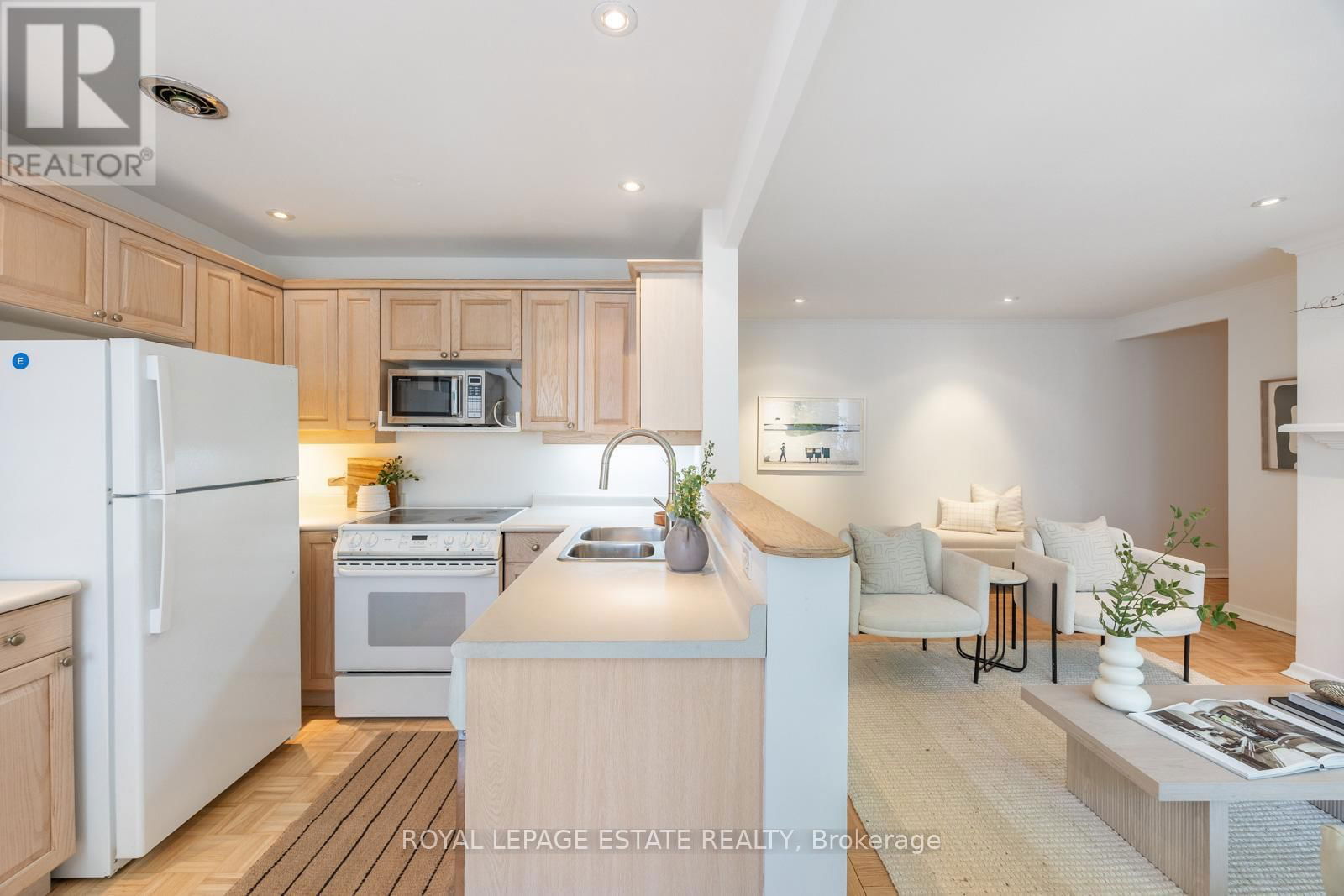 4 - 21 BENLAMOND AVENUE Image 25