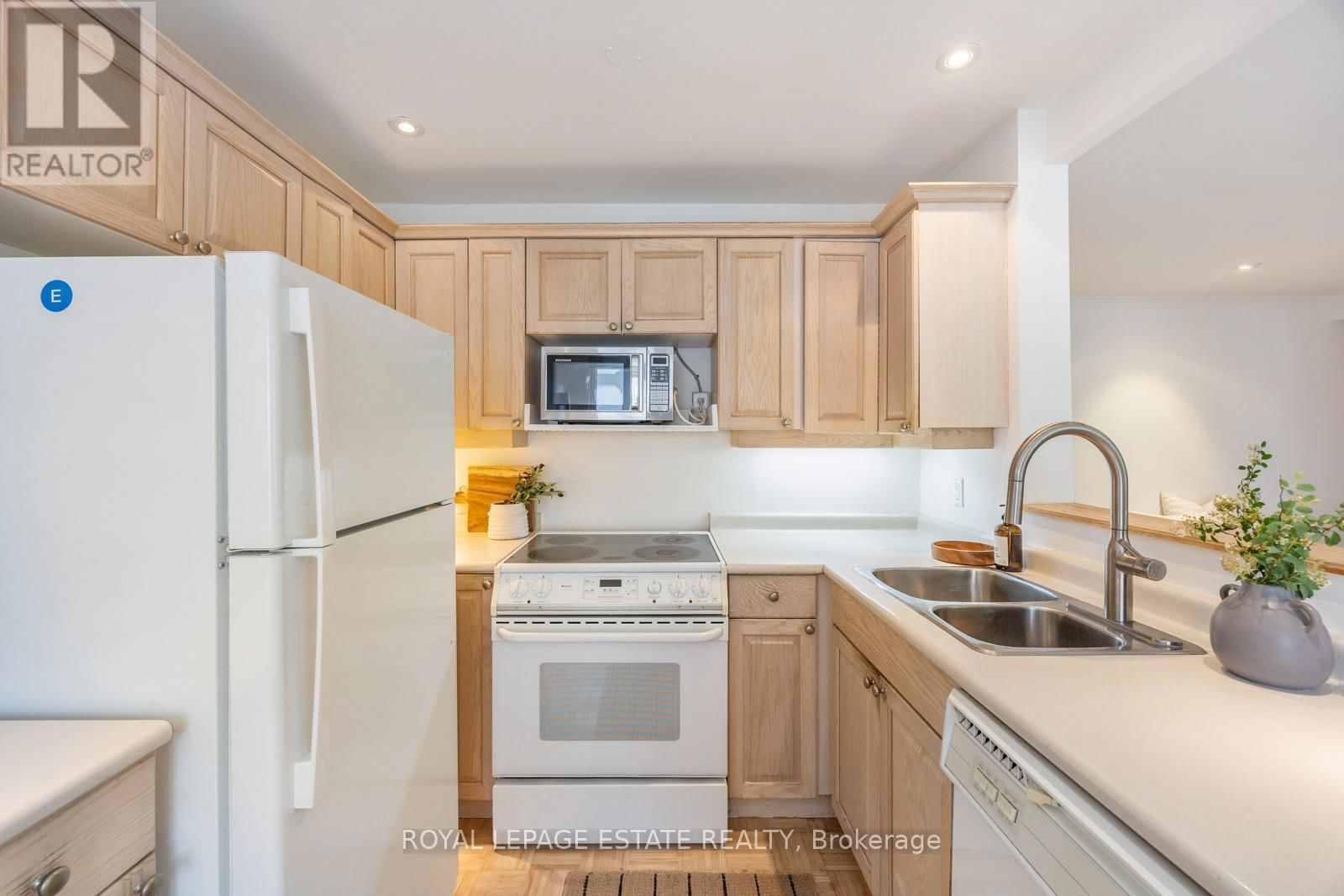 4 - 21 BENLAMOND AVENUE Image 26
