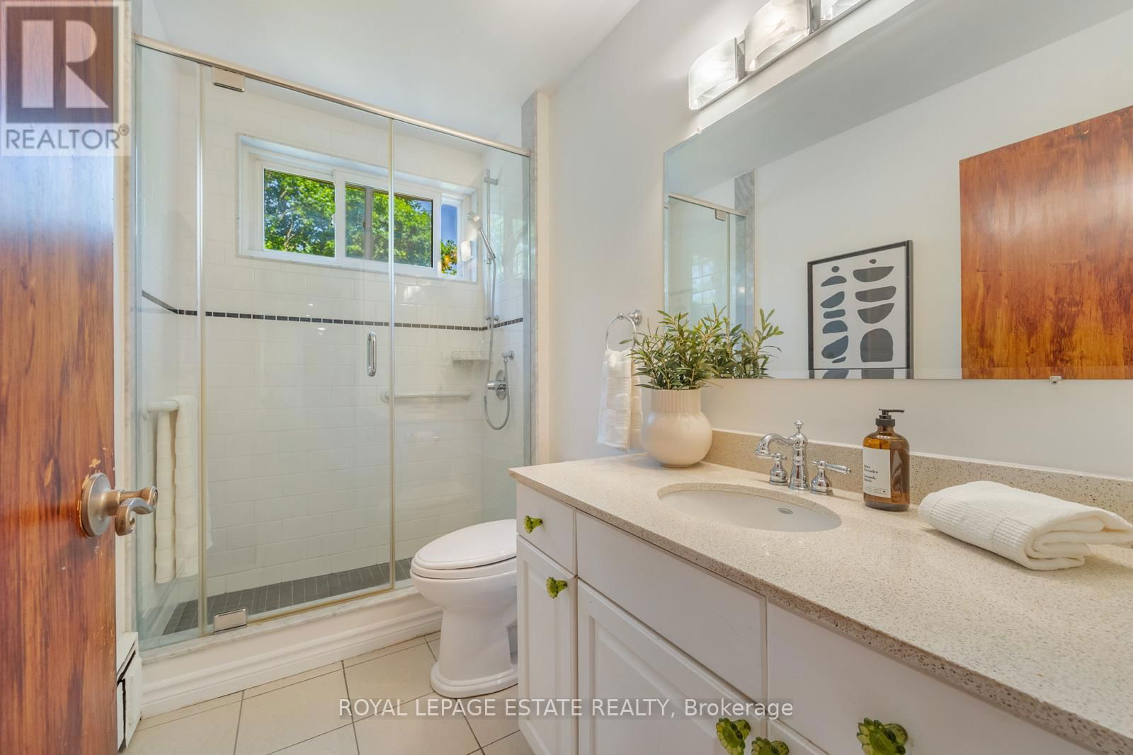 4 - 21 BENLAMOND AVENUE Image 31