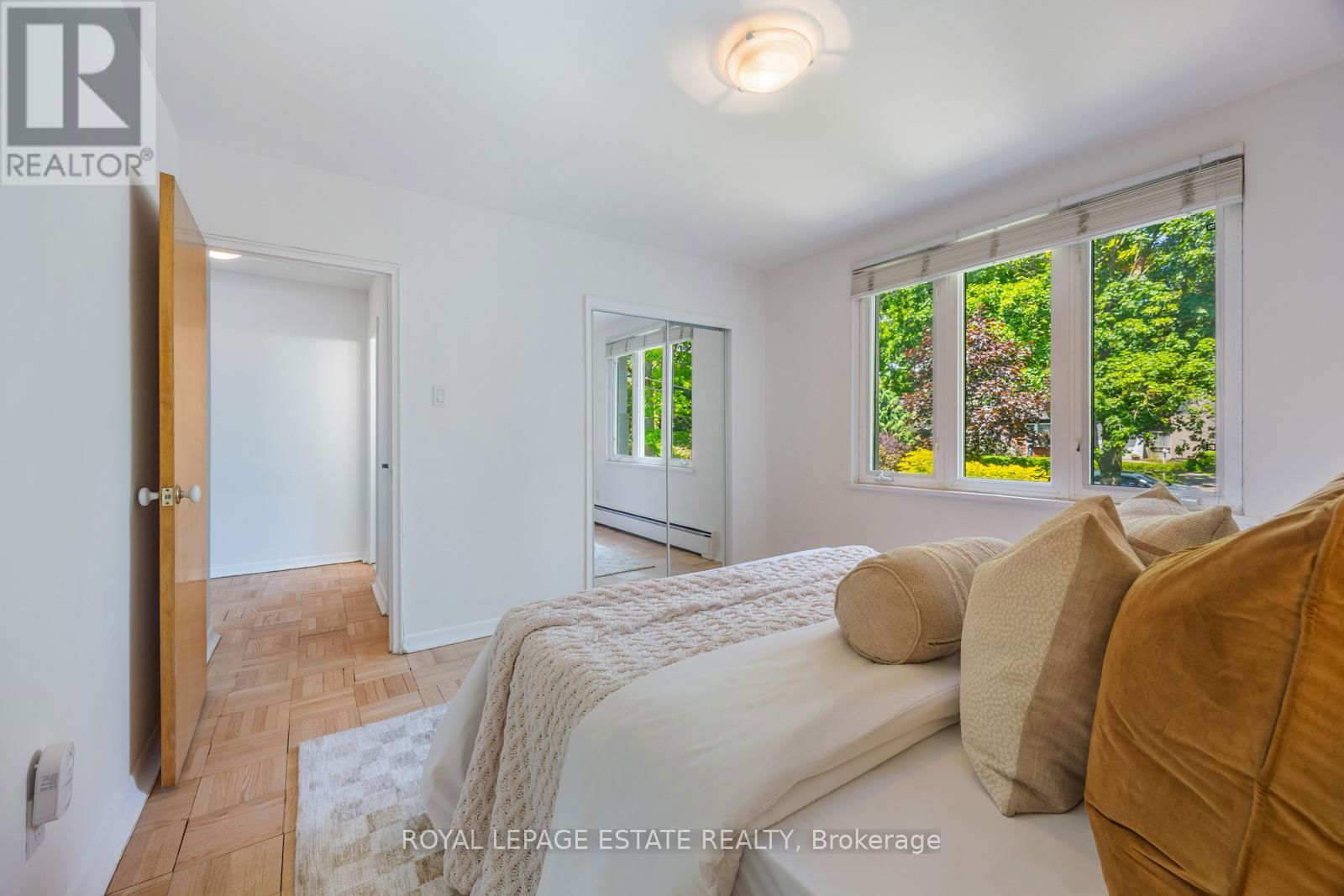 4 - 21 BENLAMOND AVENUE Image 36