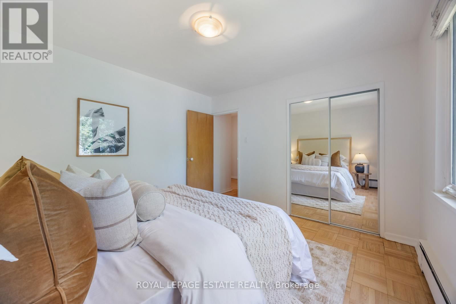 4 - 21 BENLAMOND AVENUE Image 37