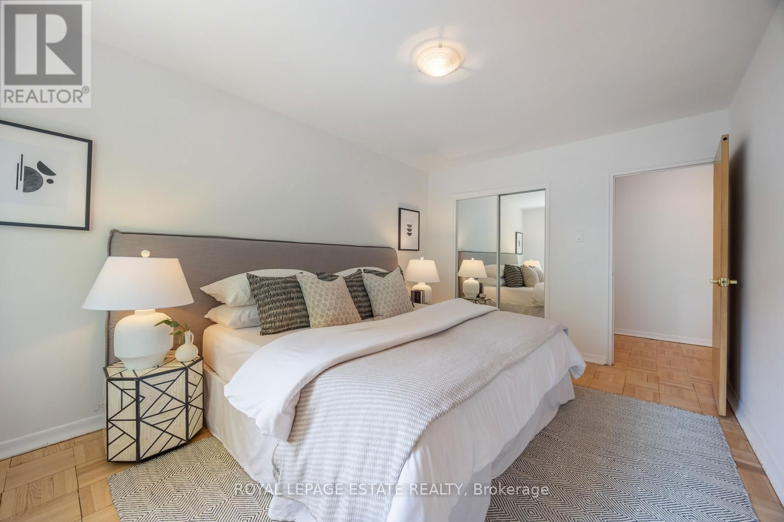 4 - 21 BENLAMOND AVENUE Image 38