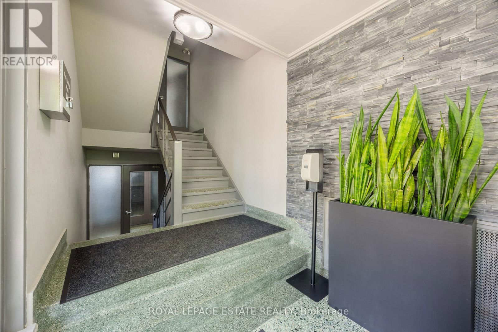 4 - 21 BENLAMOND AVENUE Image 9