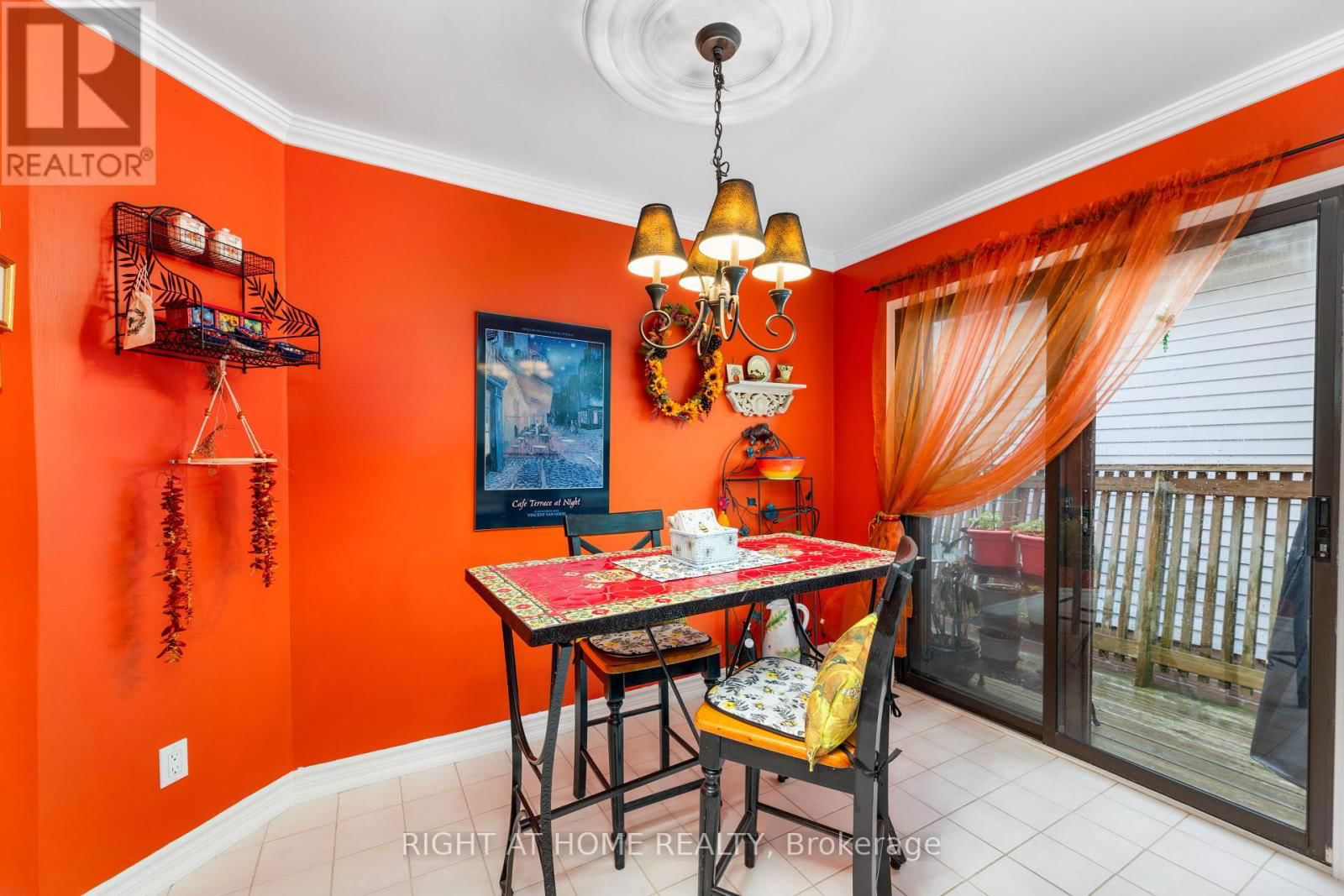 809 BENNETT CRESCENT Image 15