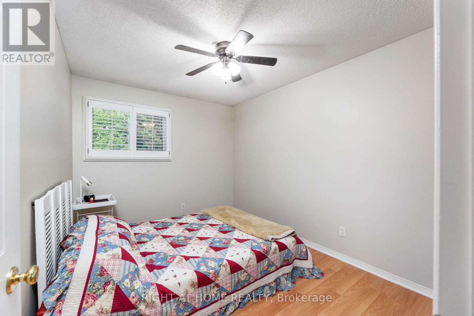 809 BENNETT CRESCENT Image 18