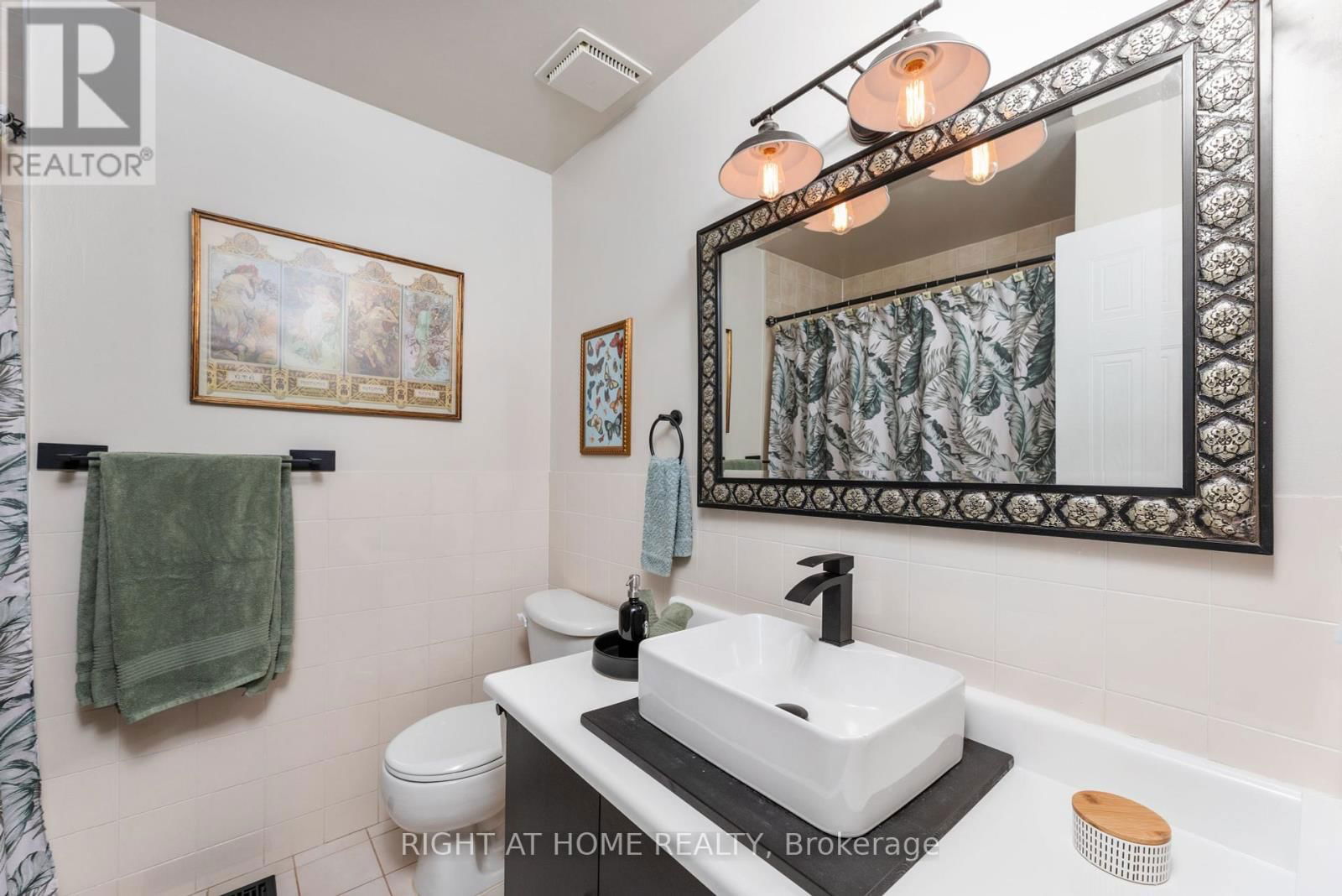 809 BENNETT CRESCENT Image 20