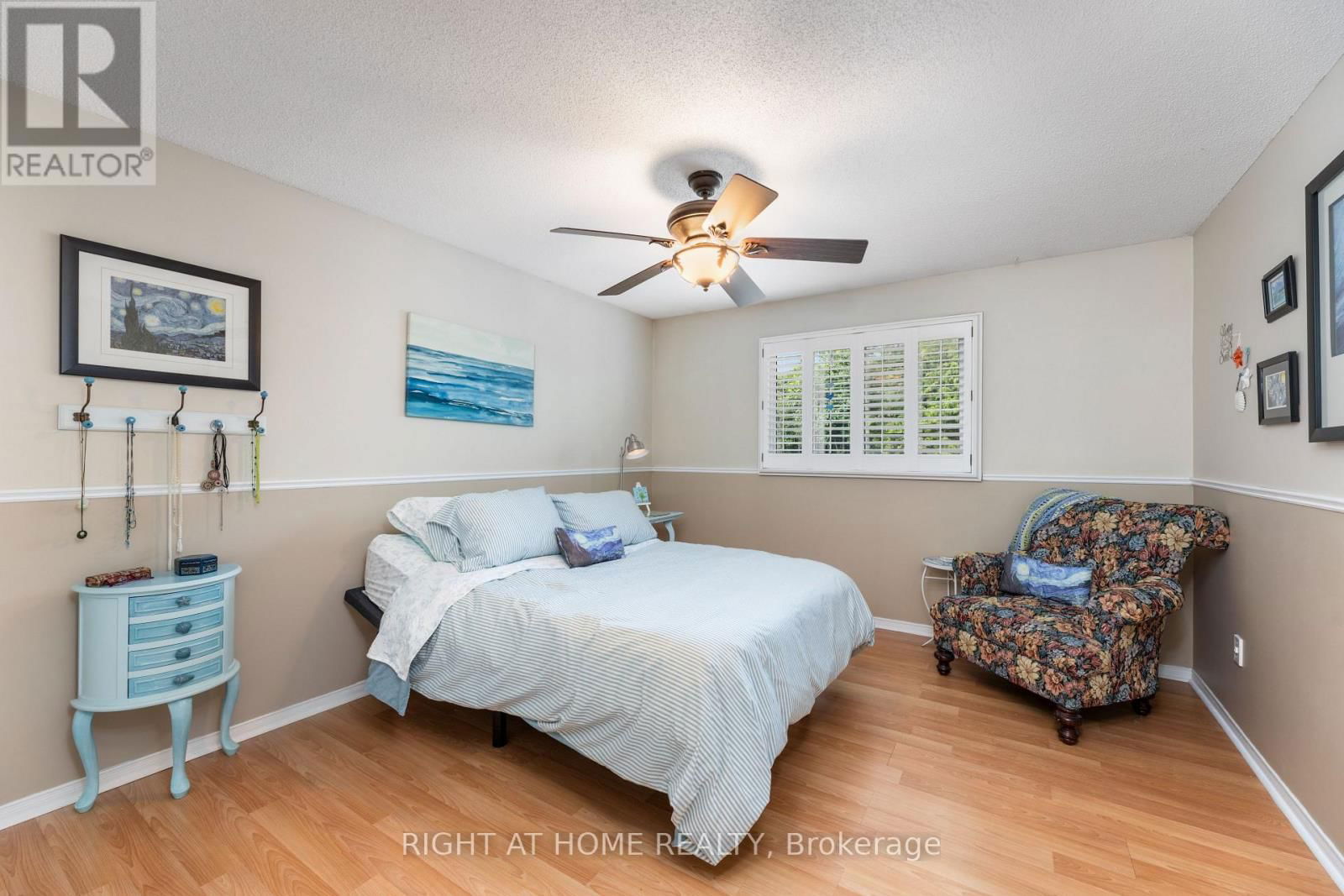 809 BENNETT CRESCENT Image 22