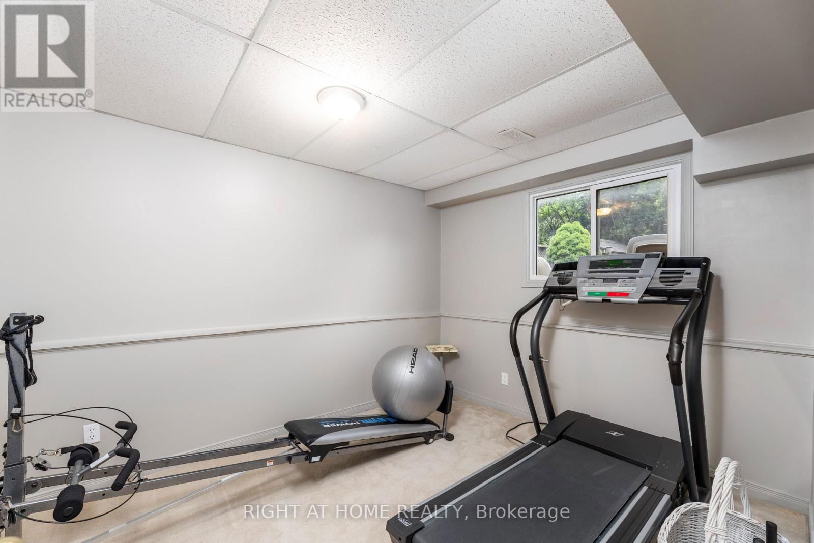 809 BENNETT CRESCENT Image 27