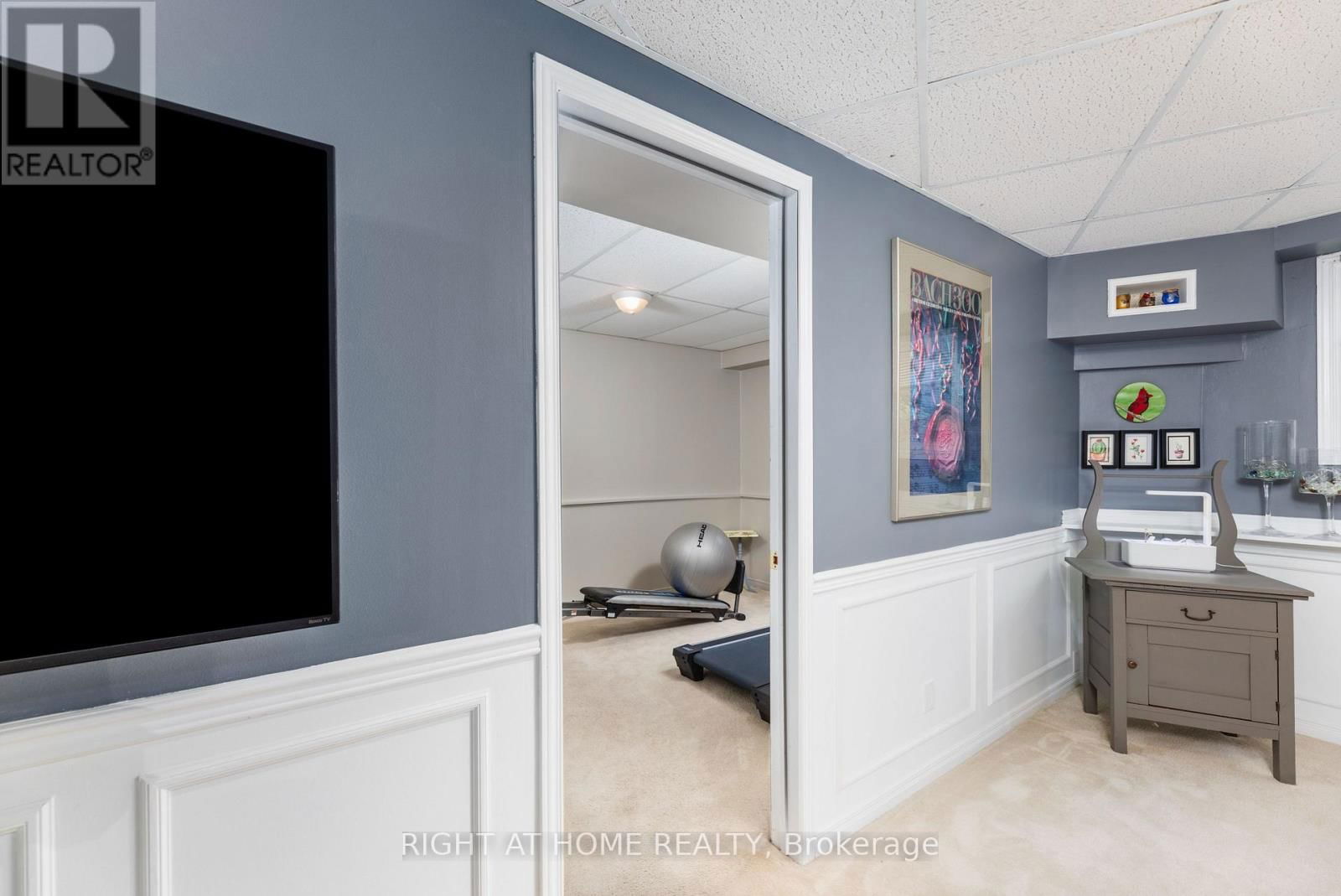 809 BENNETT CRESCENT Image 30