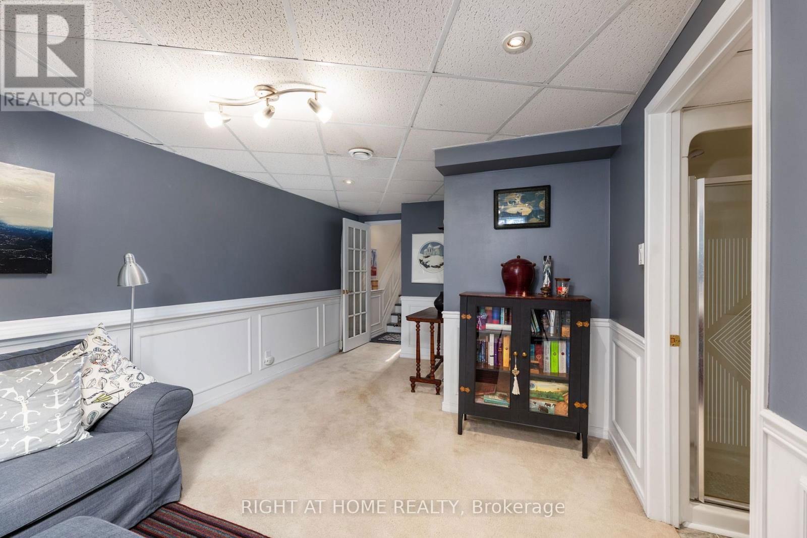 809 BENNETT CRESCENT Image 32