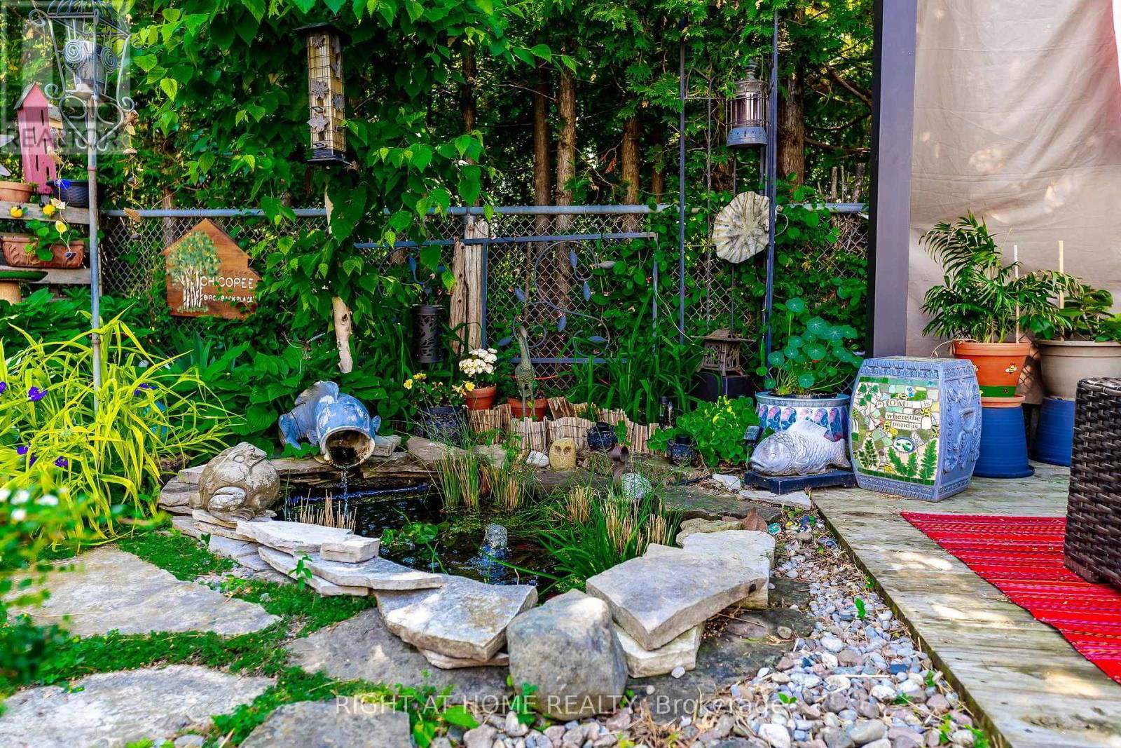 809 BENNETT CRESCENT Image 39