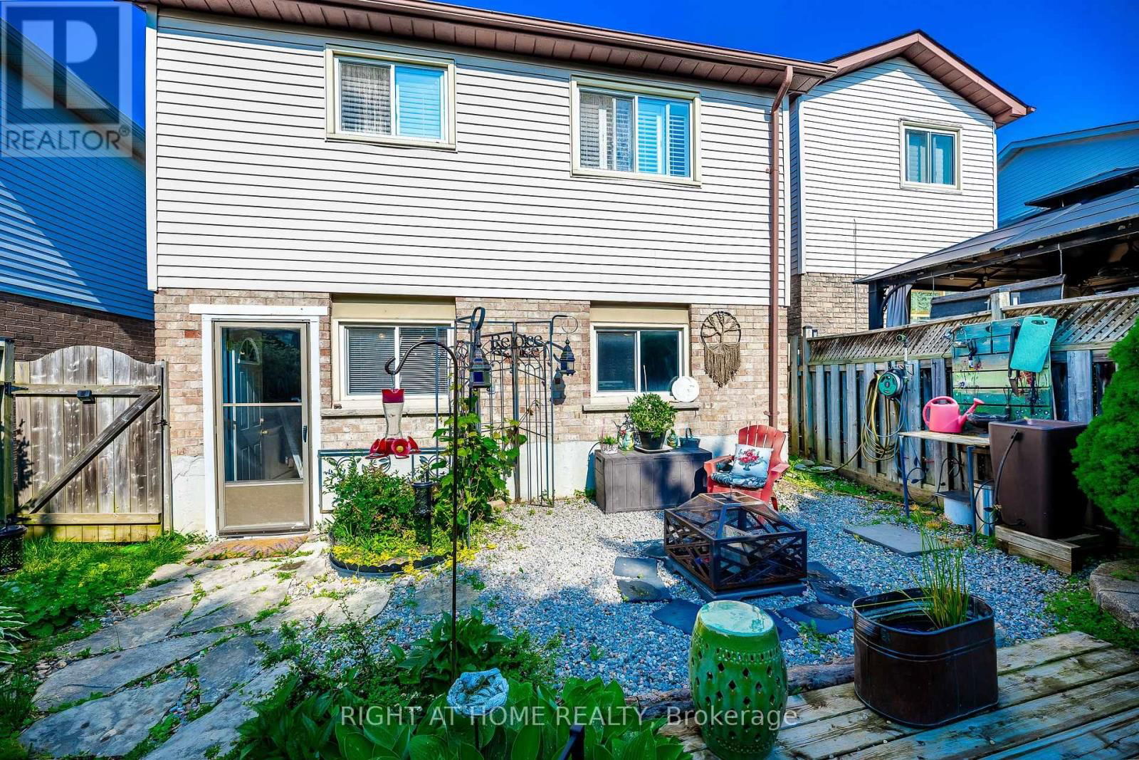 809 BENNETT CRESCENT Image 48
