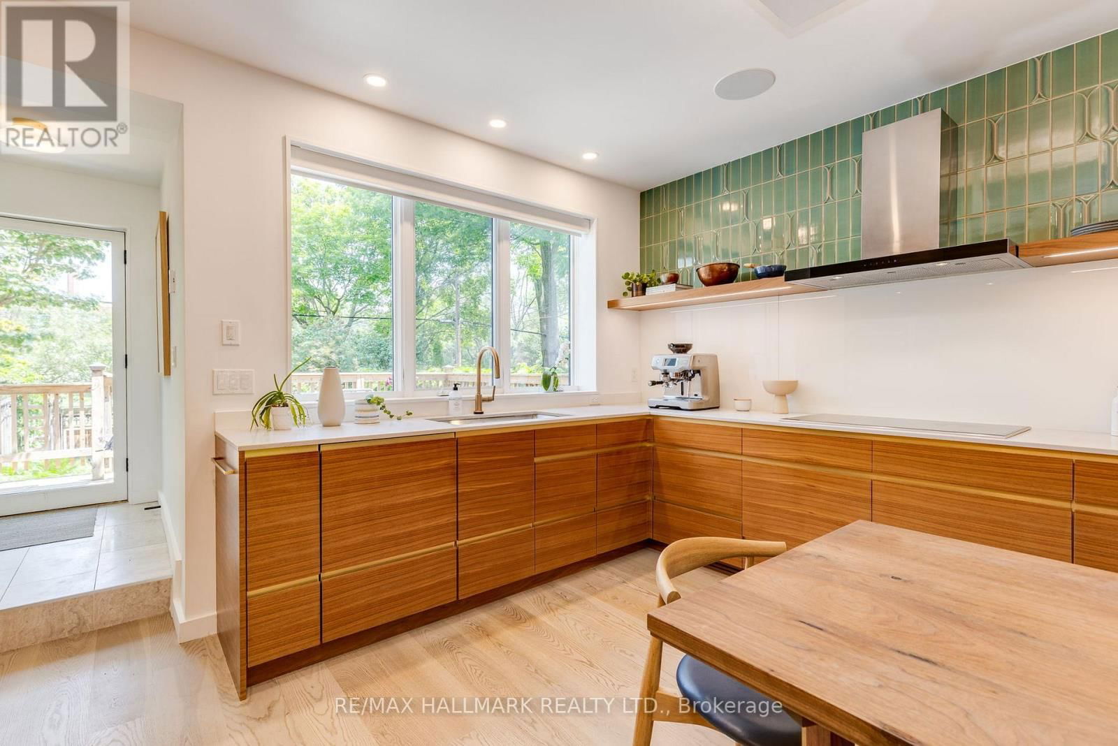 57 RAVINA CRESCENT Image 11