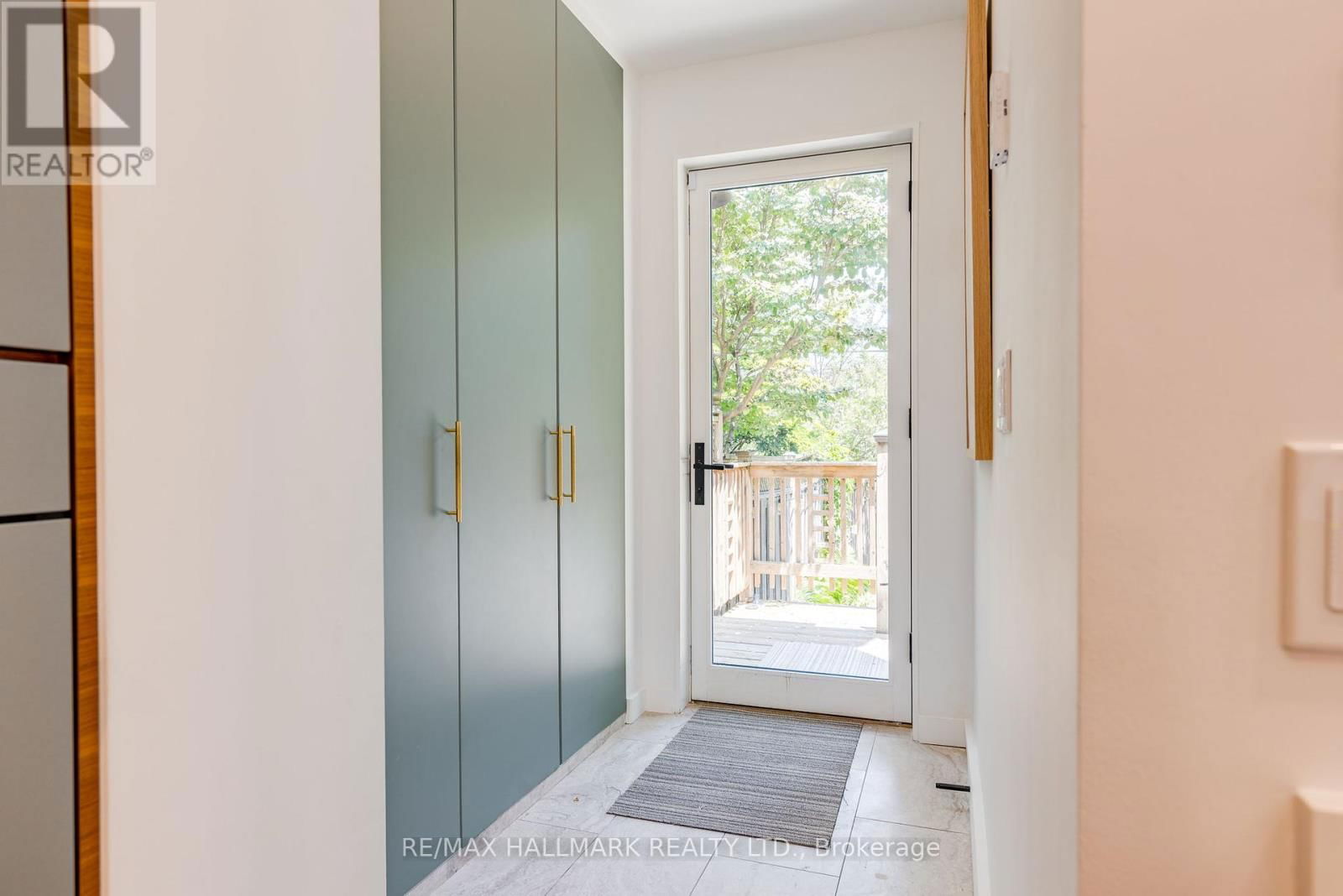 57 RAVINA CRESCENT Image 18