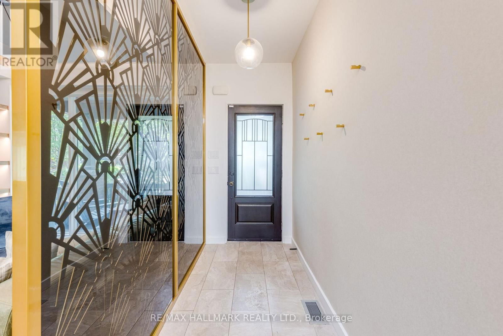 57 RAVINA CRESCENT Image 2