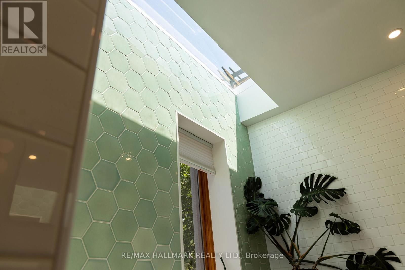 57 RAVINA CRESCENT Image 27