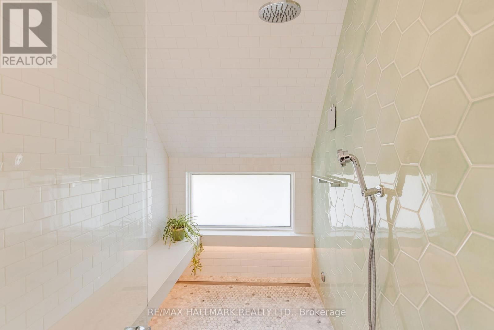 57 RAVINA CRESCENT Image 29