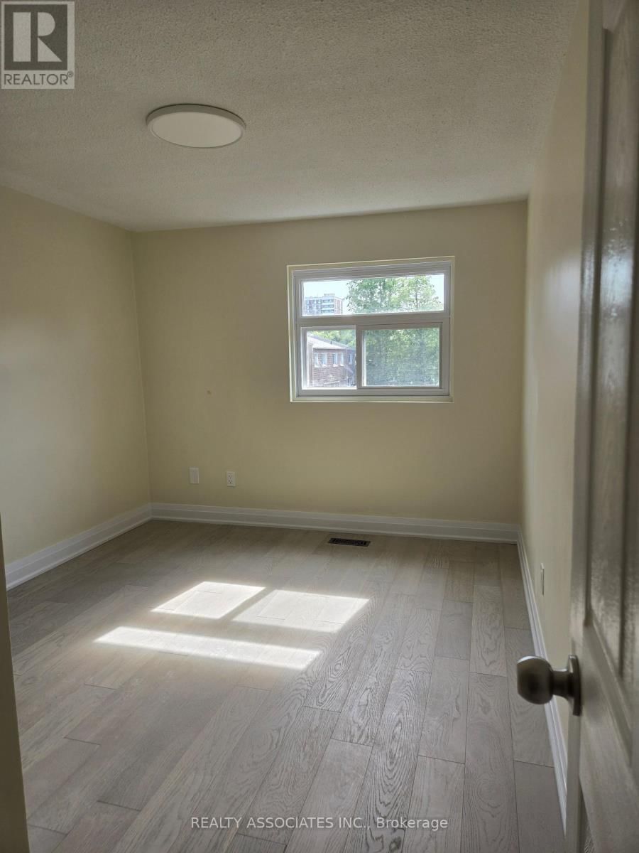 39 - 2 STONEHILL COURT Image 13