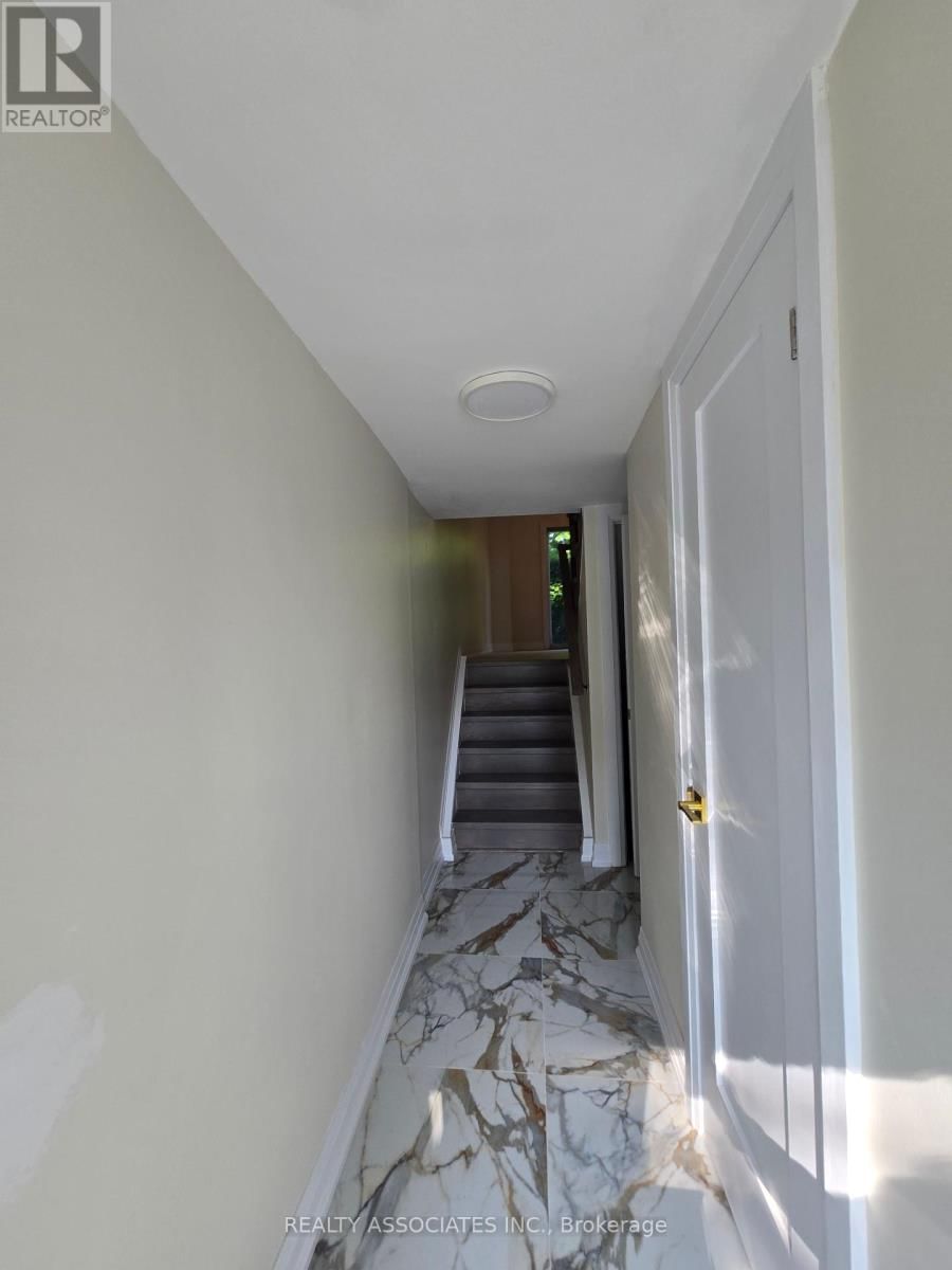 39 - 2 STONEHILL COURT Image 31