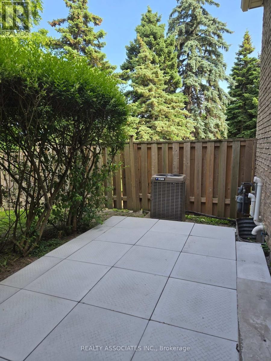 39 - 2 STONEHILL COURT Image 5