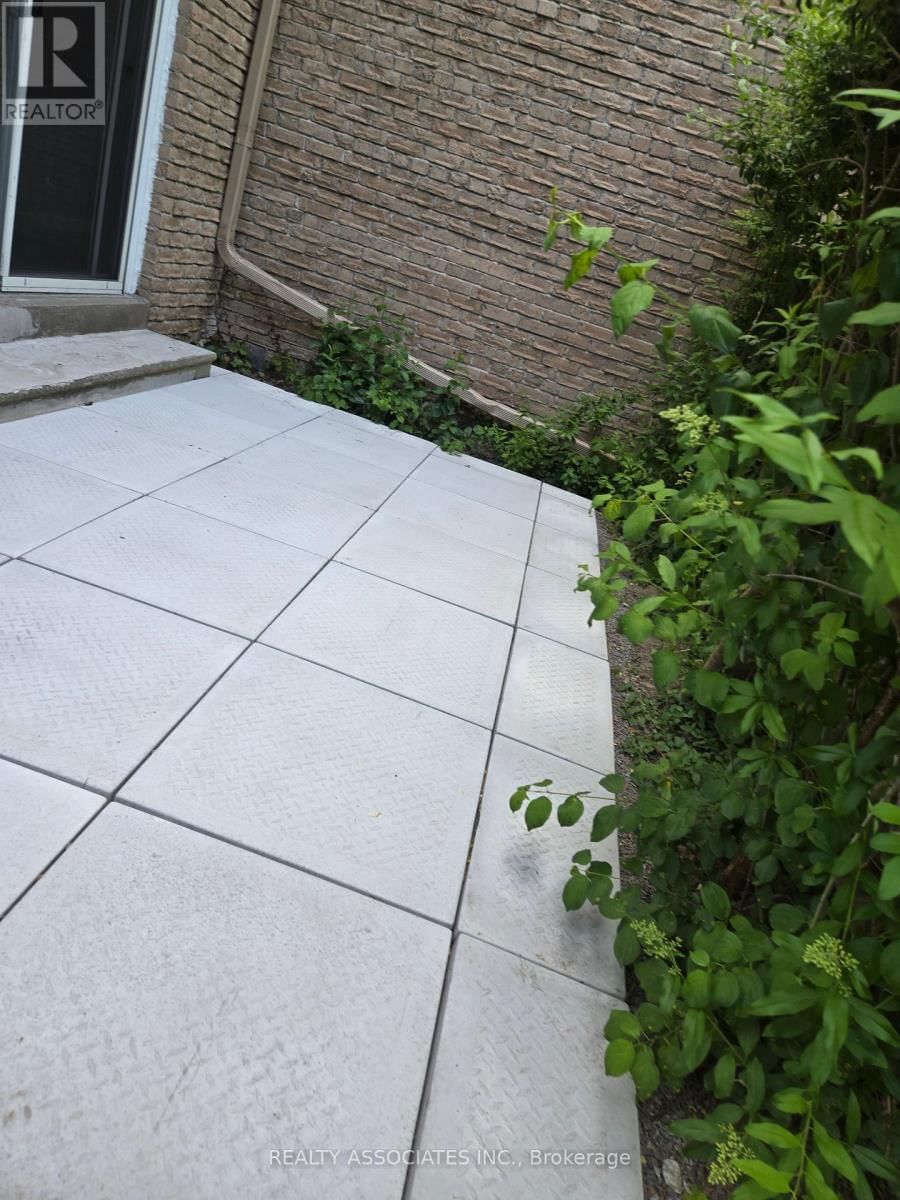 39 - 2 STONEHILL COURT Image 6