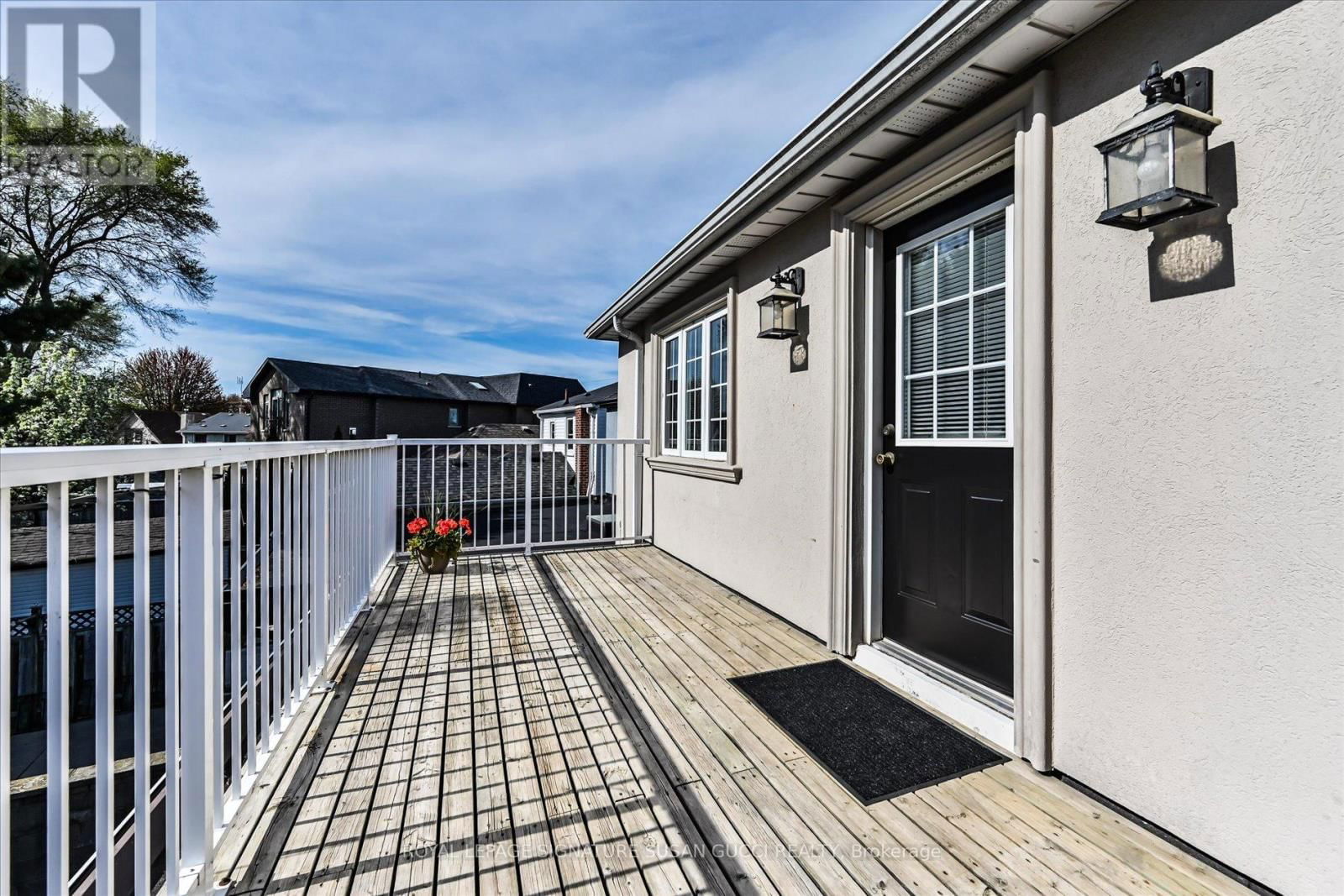 454 DONLANDS AVENUE Image 21