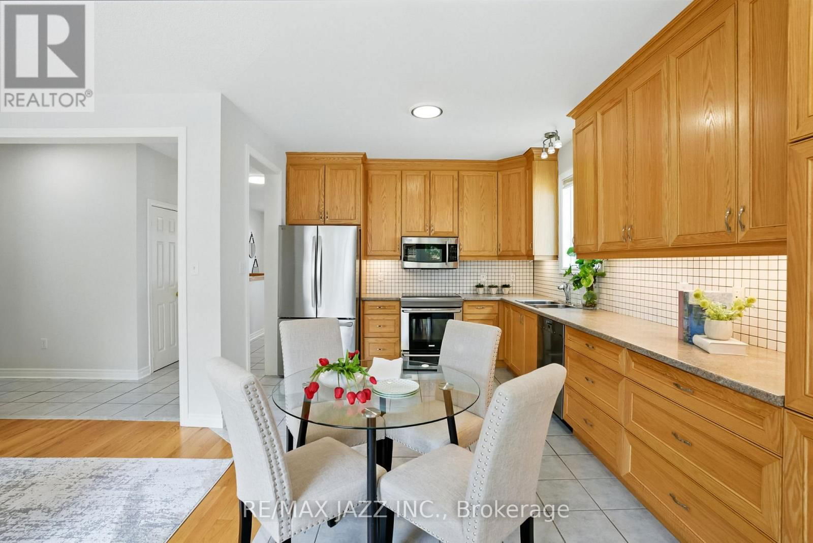 484 VICTORIA STREET Image 18