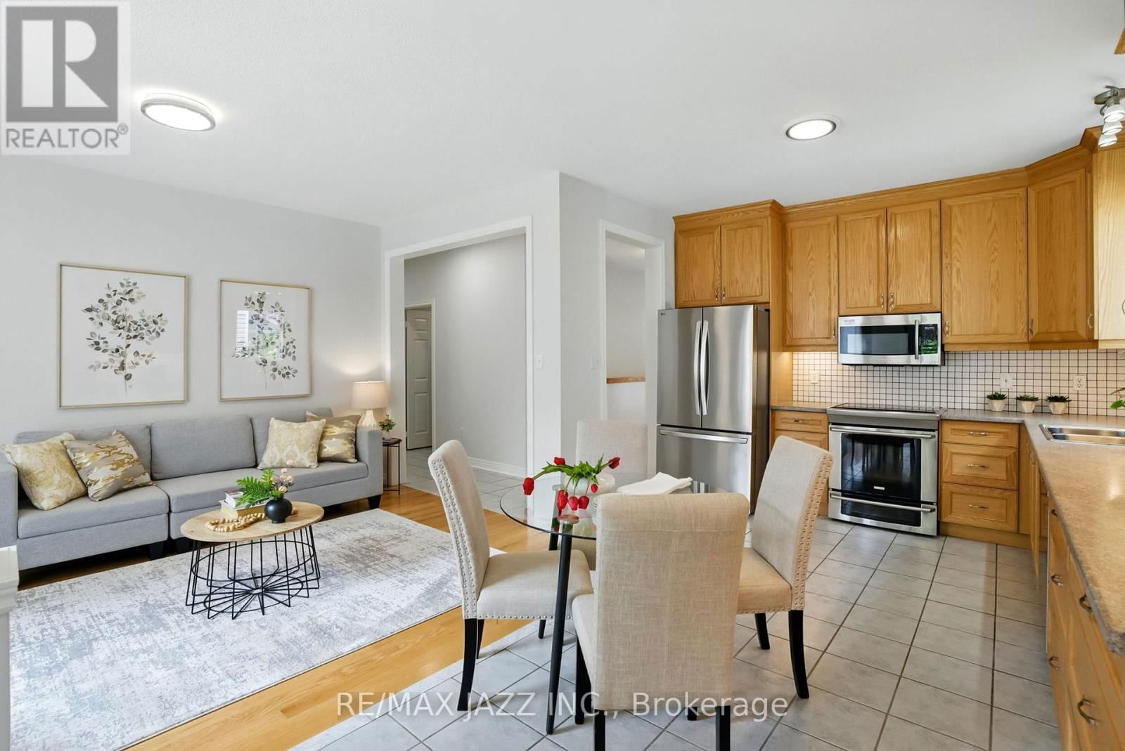 484 VICTORIA STREET Image 20