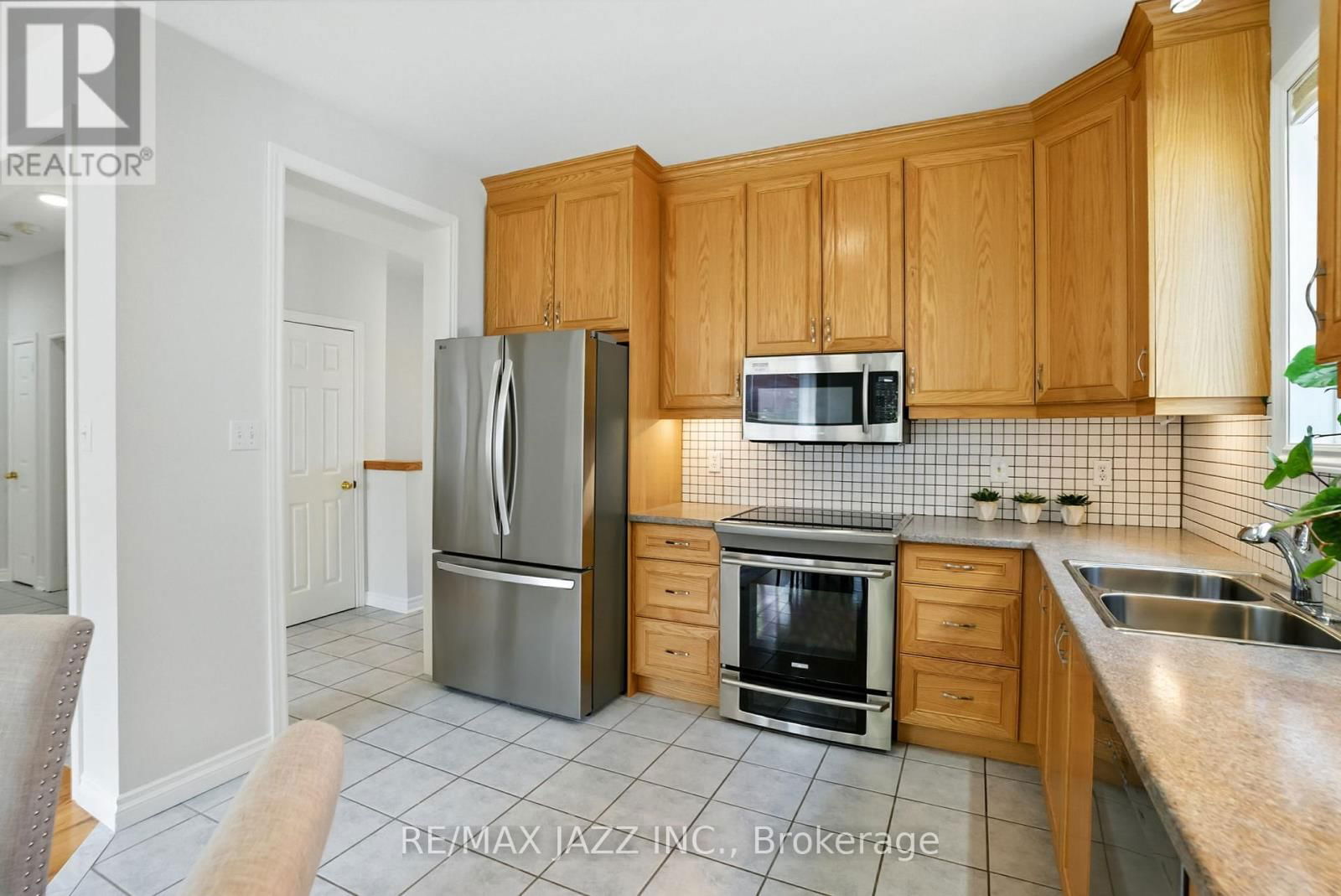 484 VICTORIA STREET Image 21