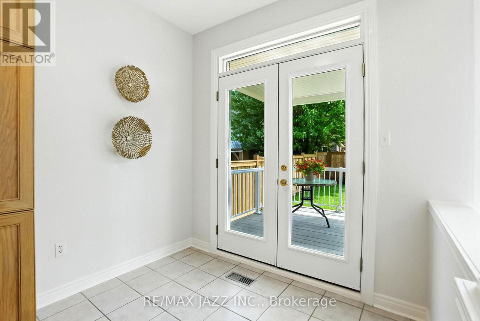 484 VICTORIA STREET Image 22