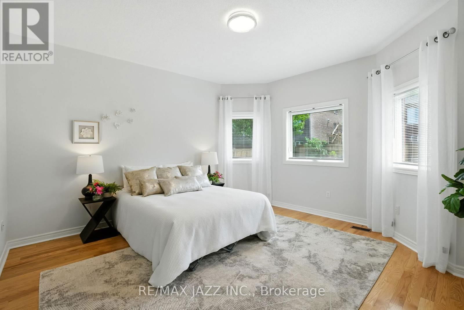 484 VICTORIA STREET Image 27