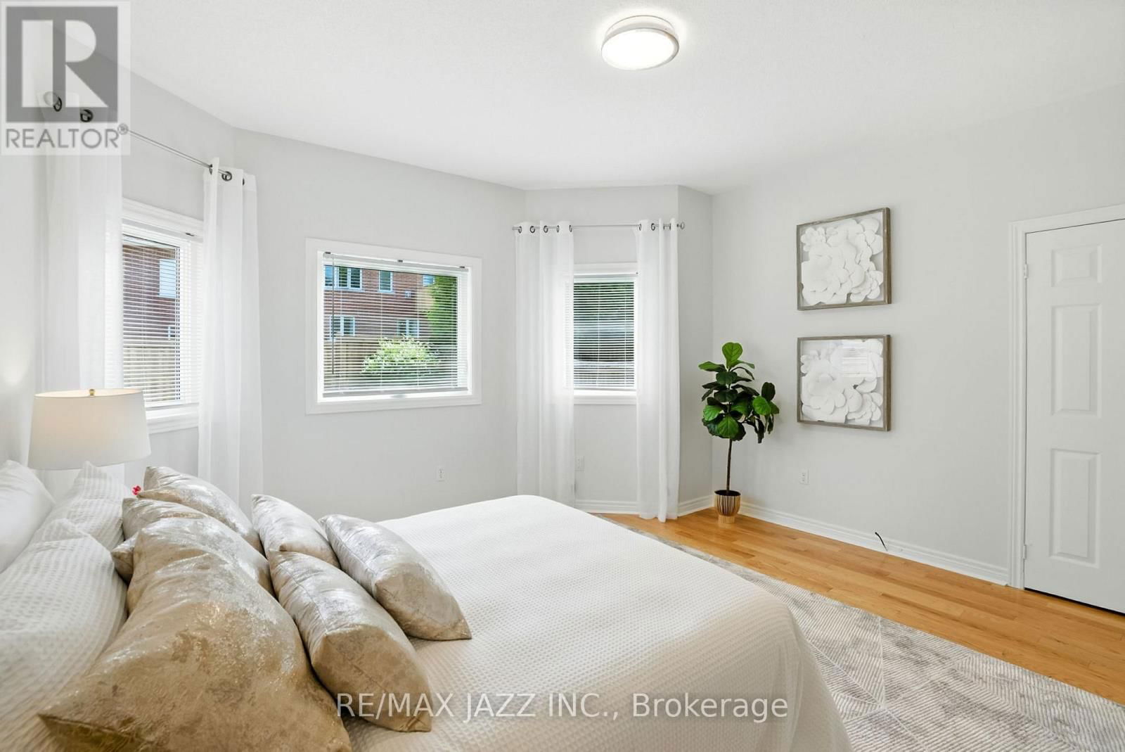 484 VICTORIA STREET Image 28