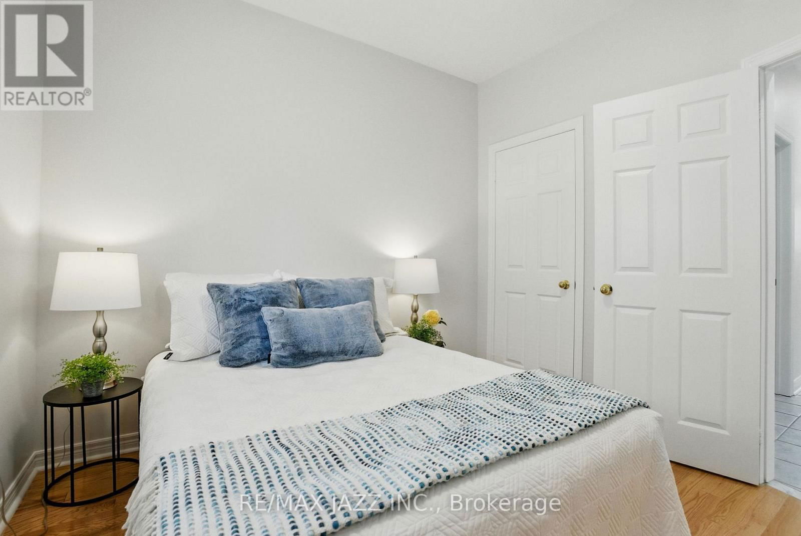 484 VICTORIA STREET Image 34