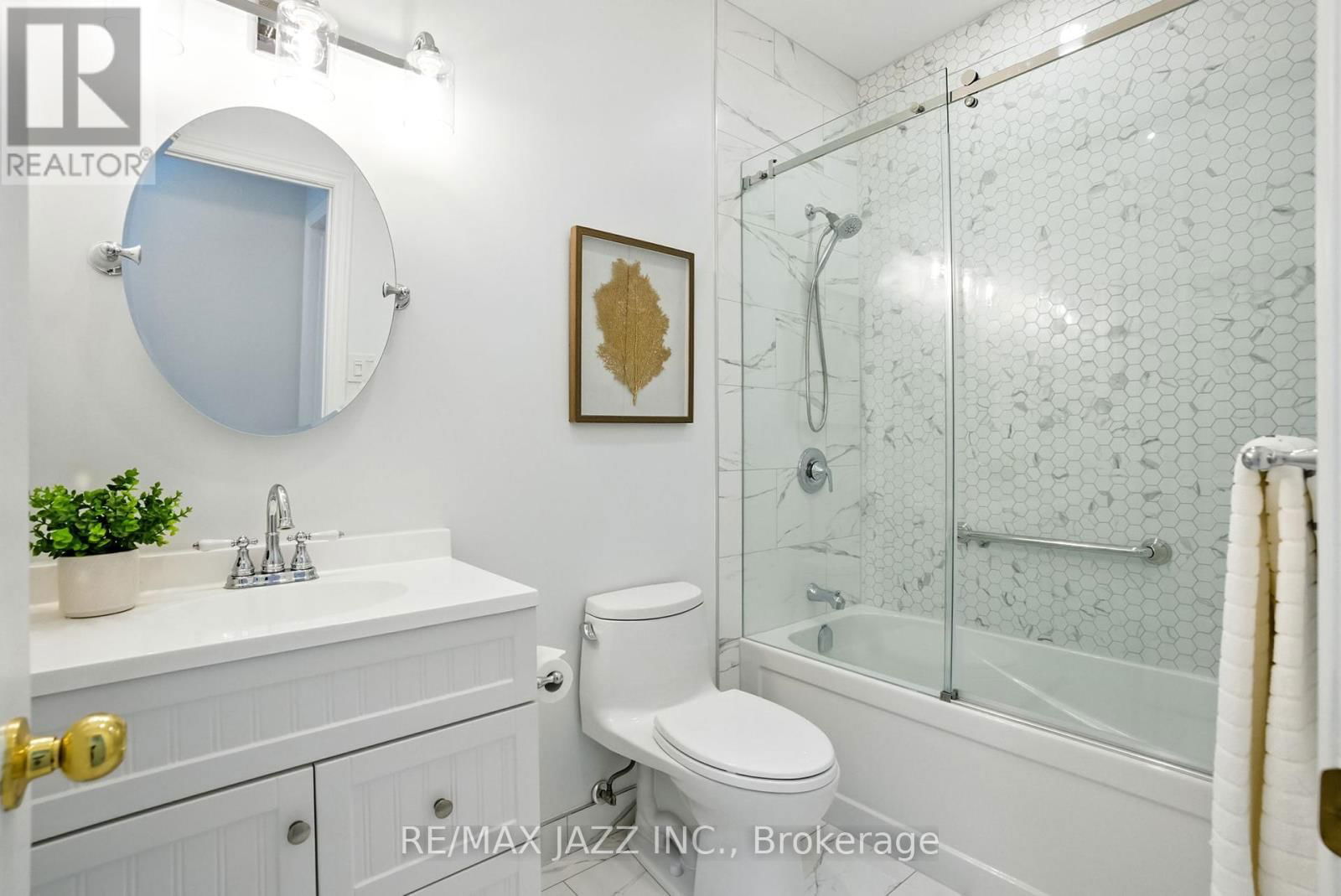 484 VICTORIA STREET Image 35