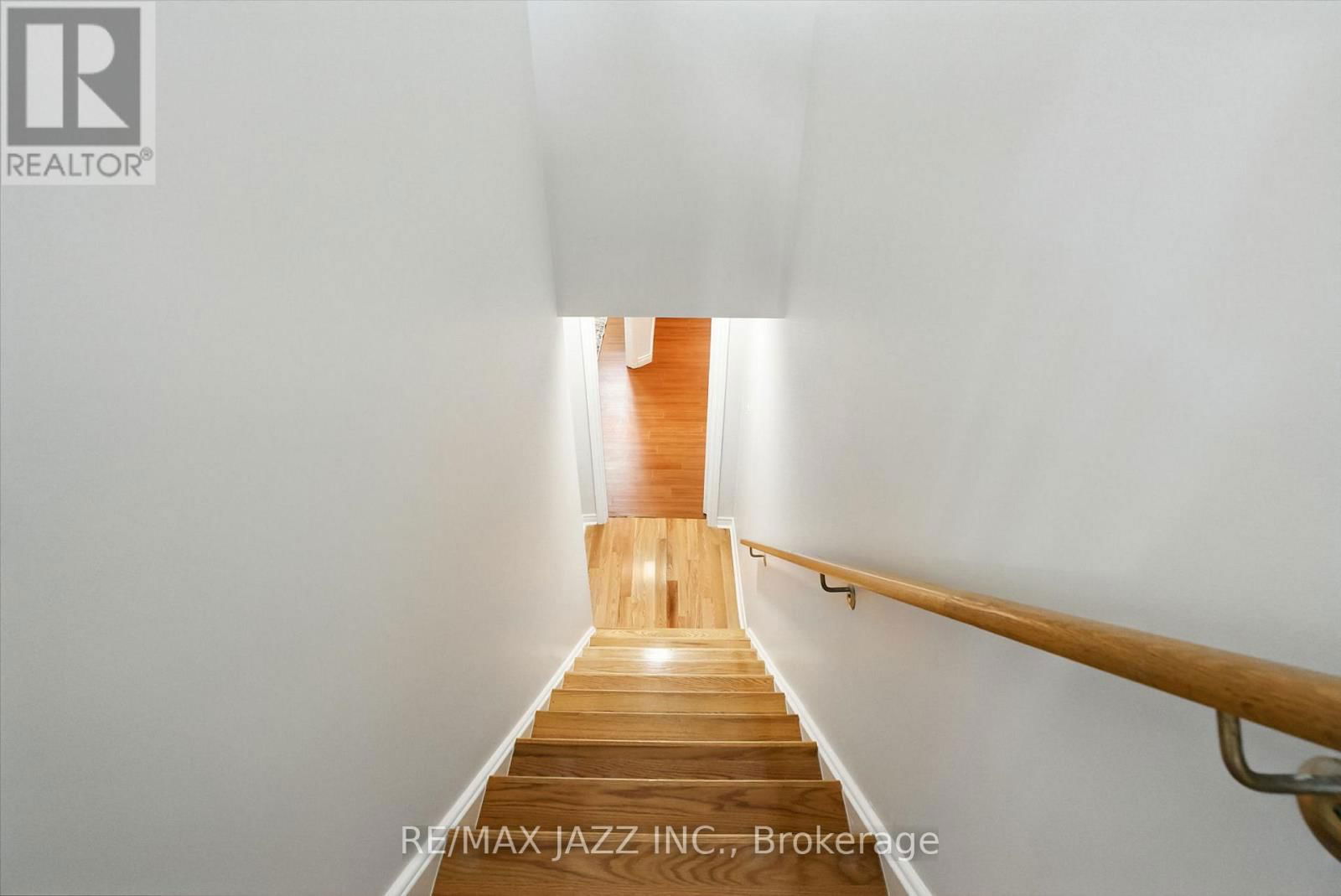 484 VICTORIA STREET Image 37