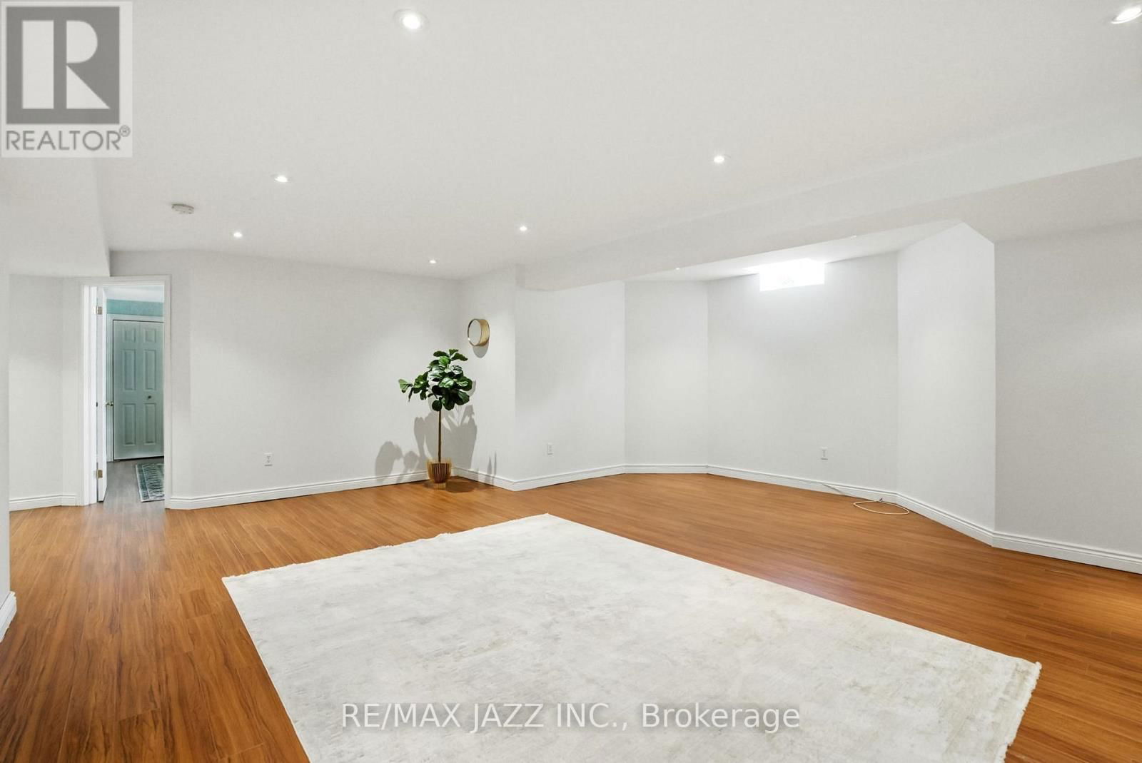 484 VICTORIA STREET Image 38