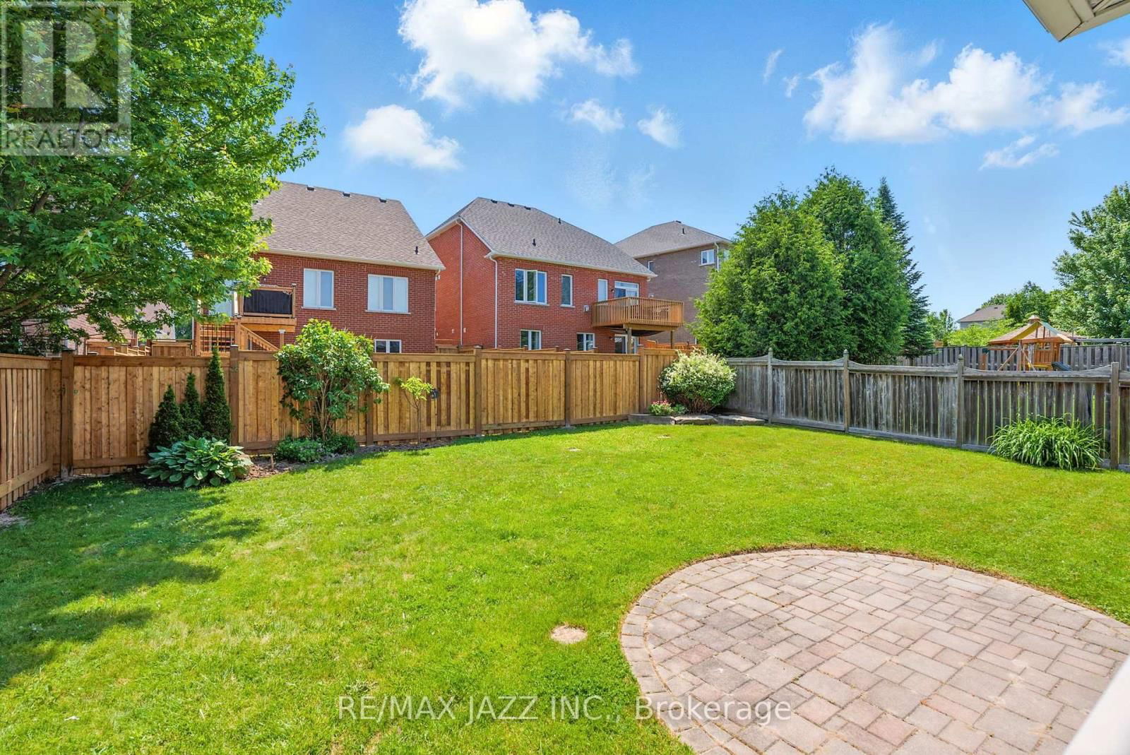 484 VICTORIA STREET Image 7