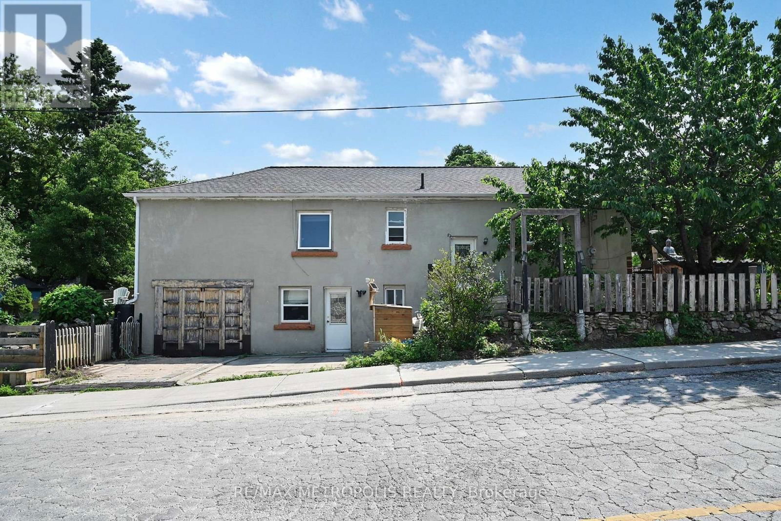 982 COSBURN AVENUE Image 1